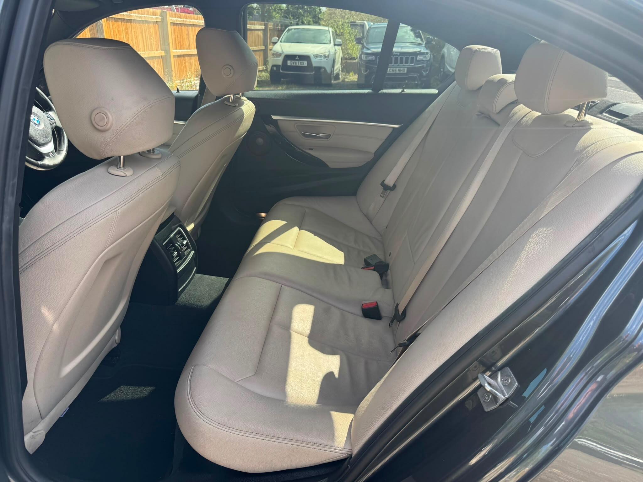 BMW 3 Series view 25