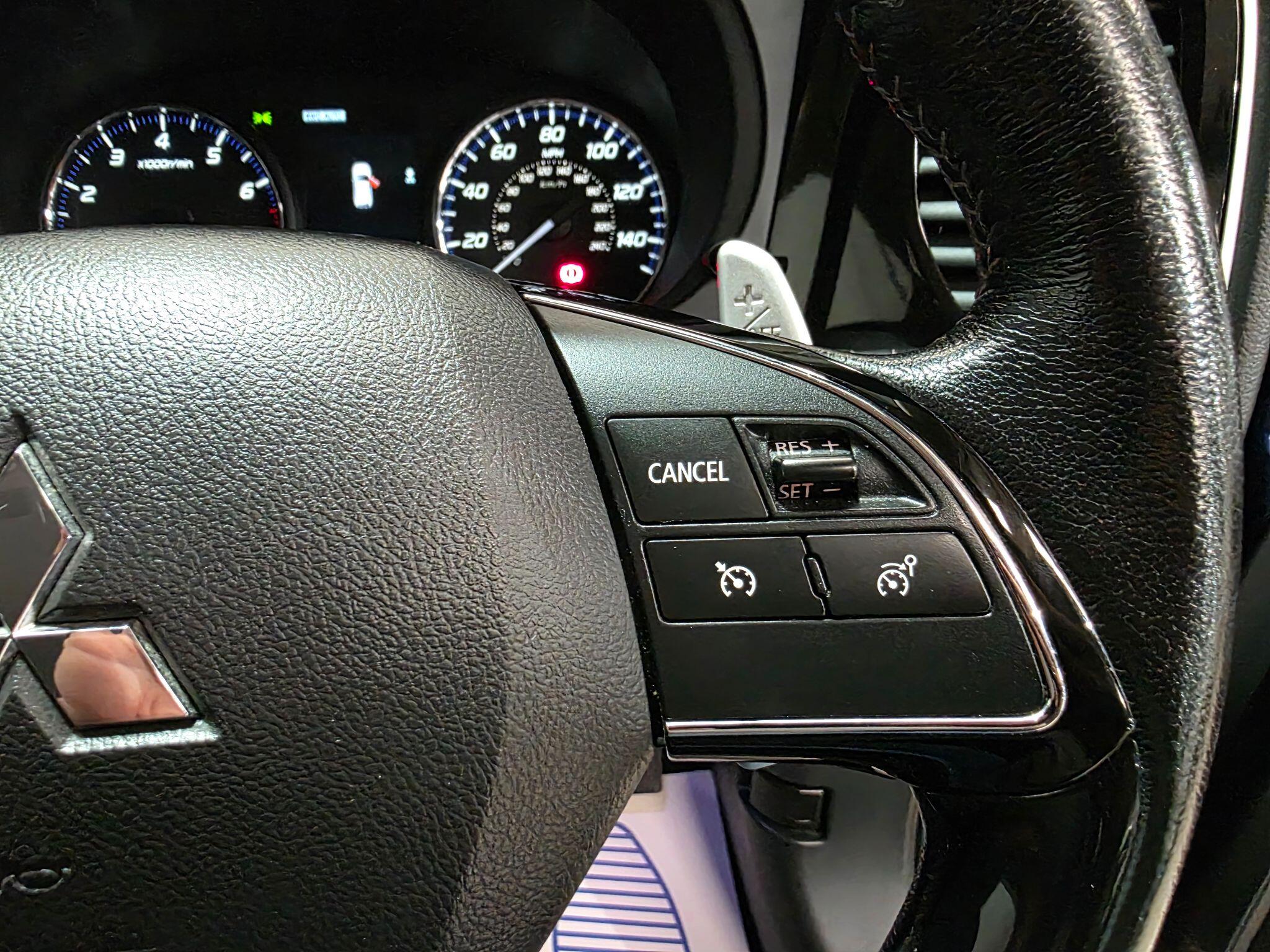 Mitsubishi Outlander view 16