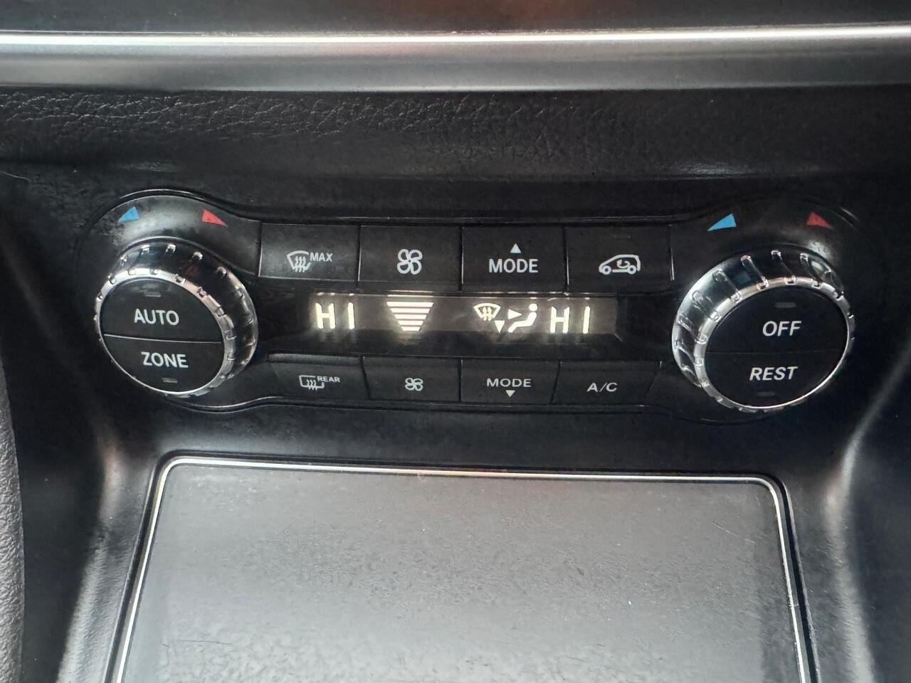 Mercedes-Benz Cla view 10