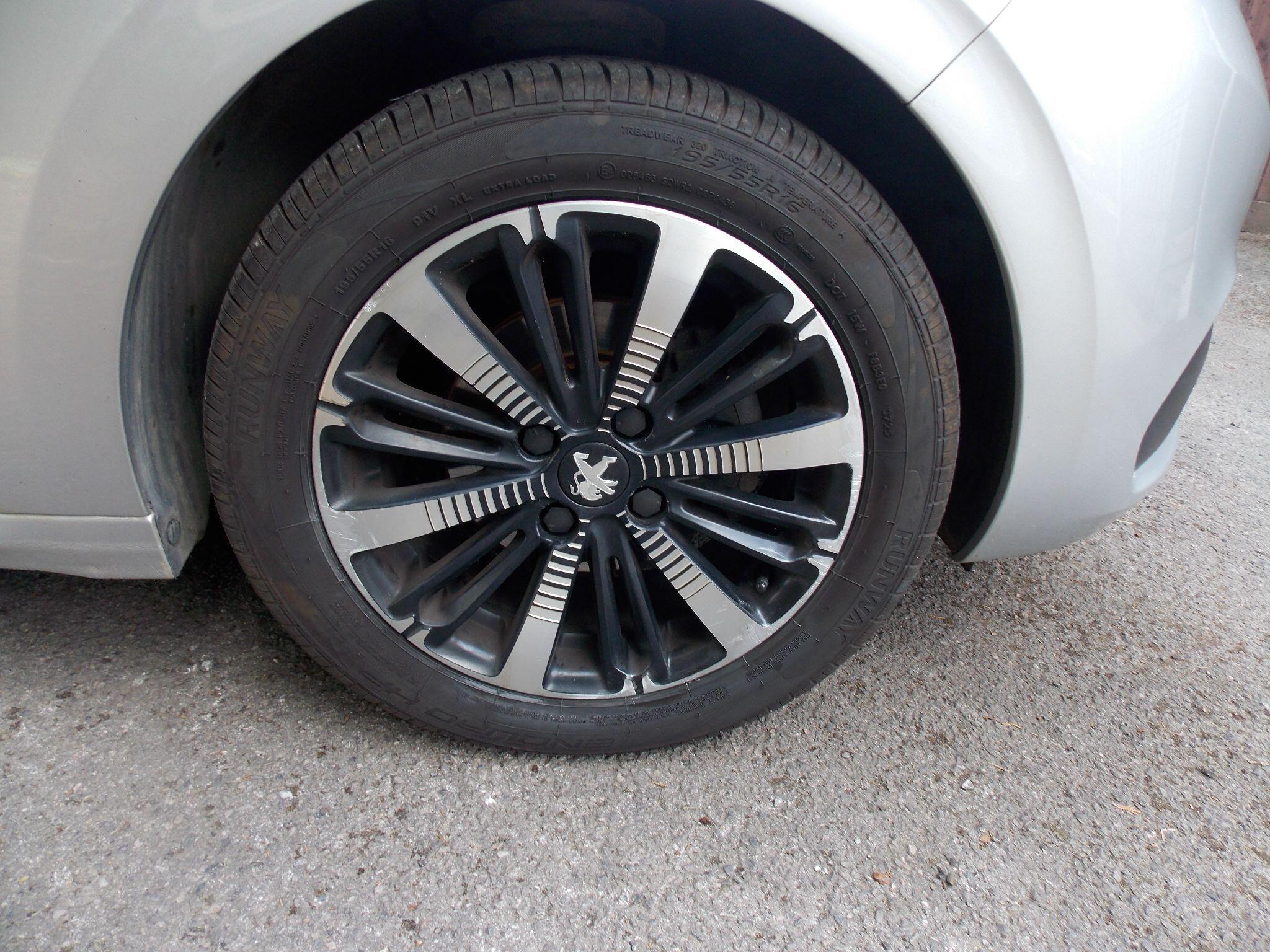Peugeot 208 view 47
