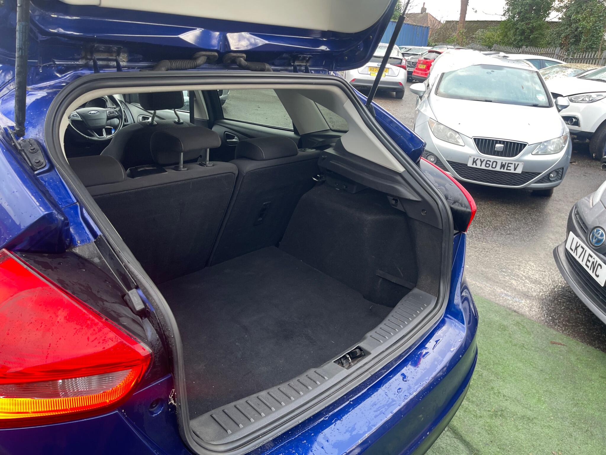 2016 Ford Focus 1.0T EcoBoost Zetec Euro 6 (s/s) 5dr • 83,680 miles image 28
