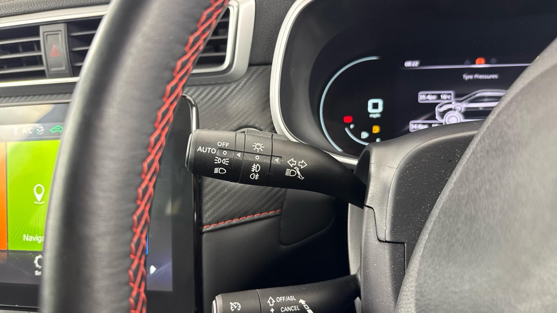 MG ZS view 33