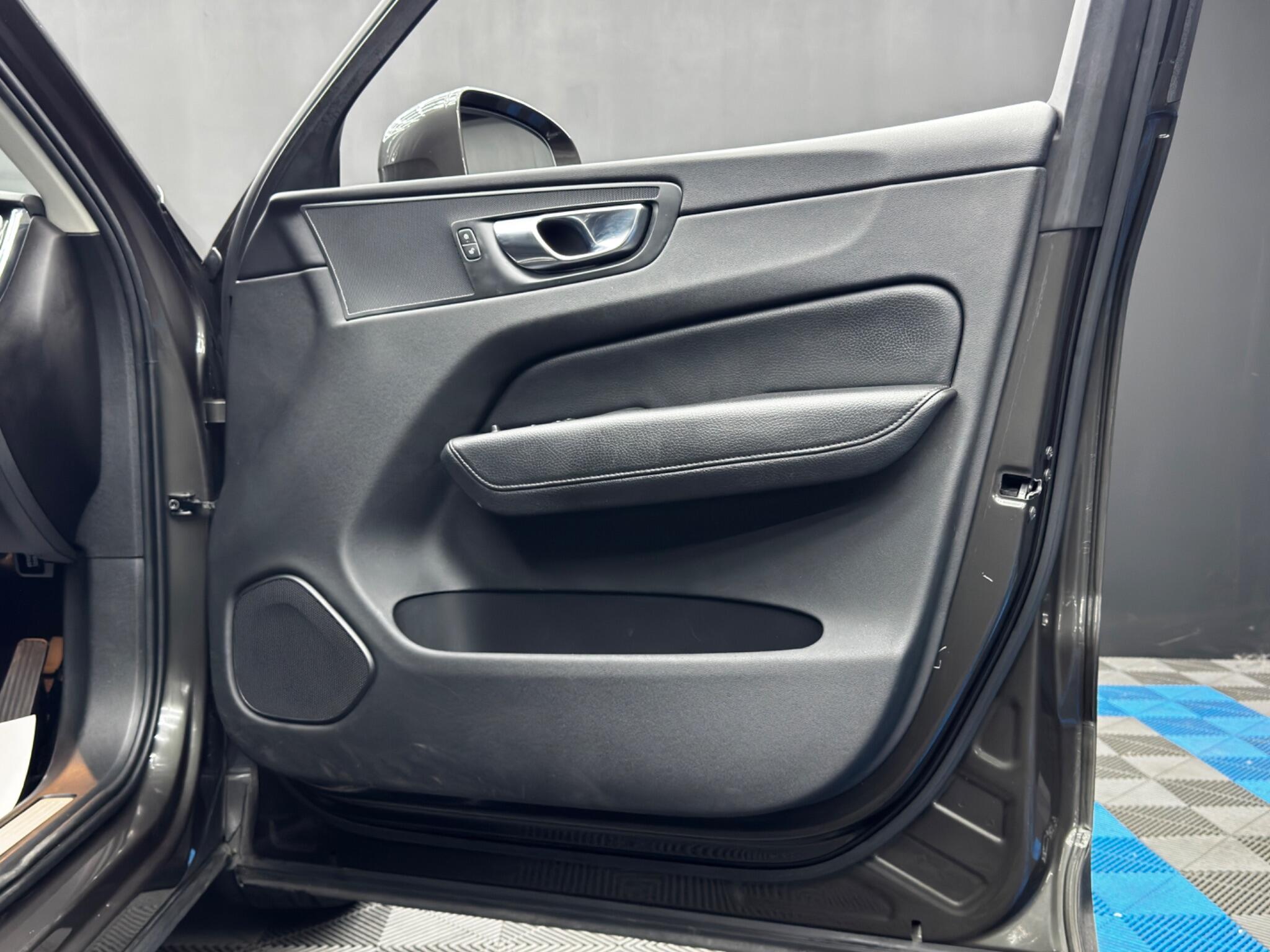 Volvo XC60 view 39