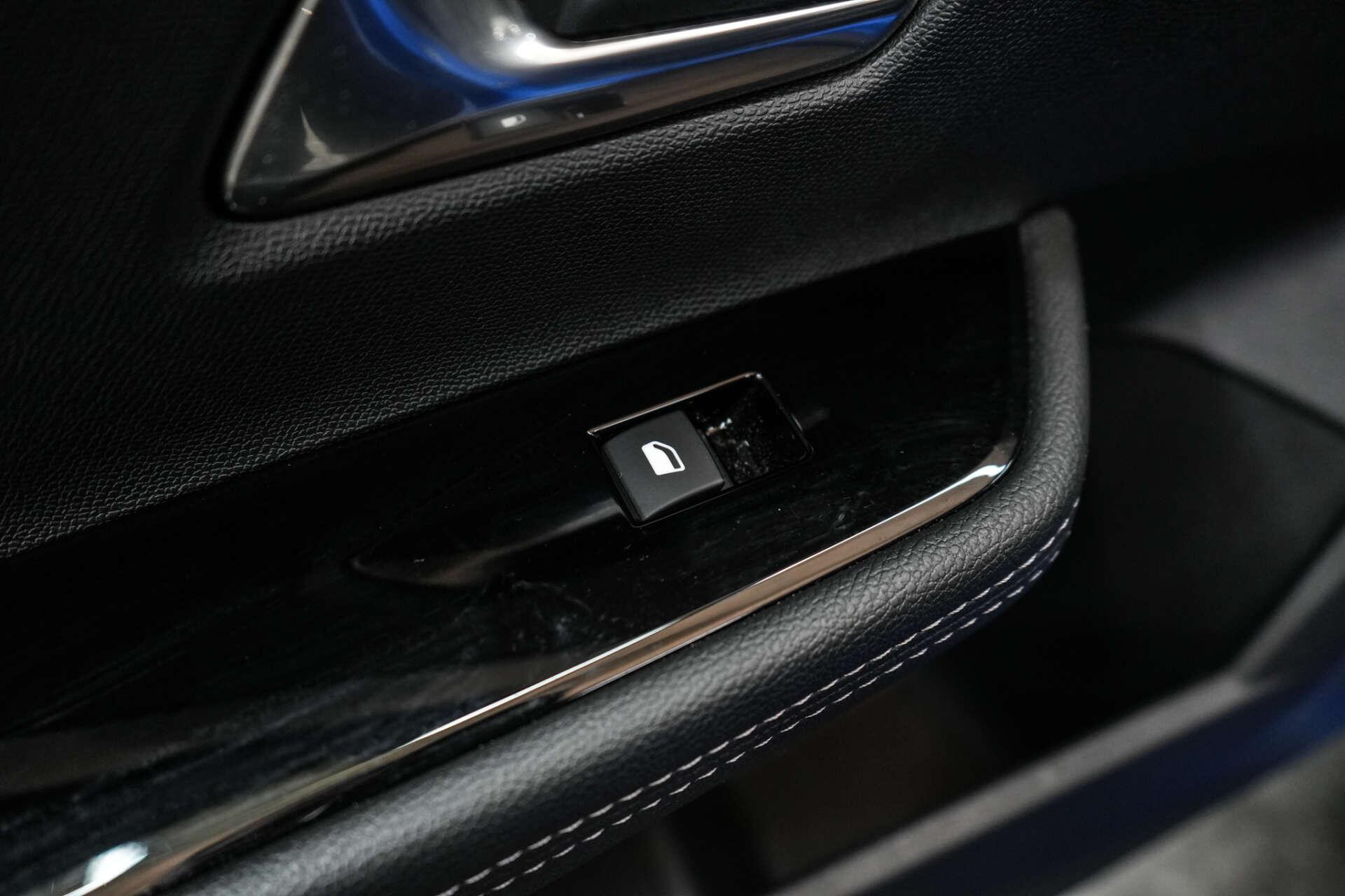Vauxhall Astra Electric view 18