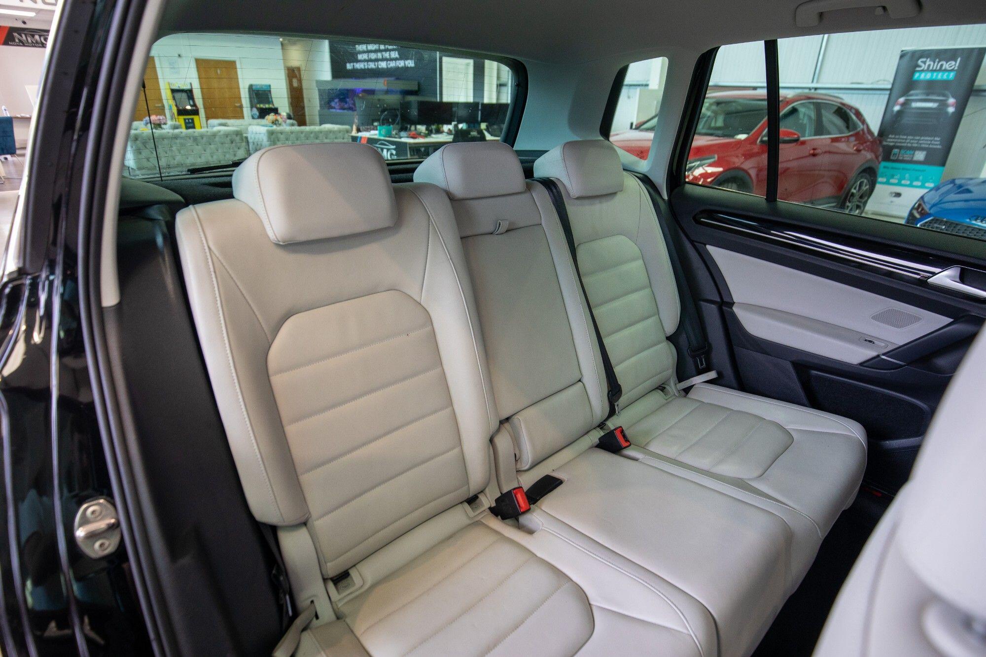 Volkswagen Golf Sportsvan view 13
