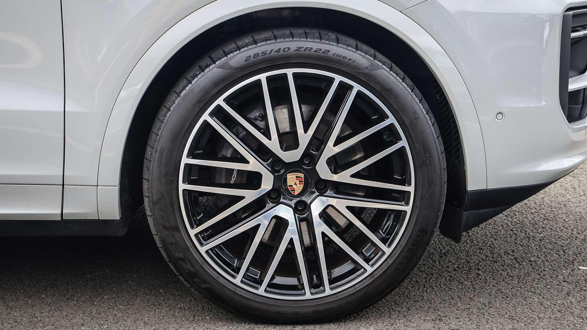 Porsche Cayenne view 6