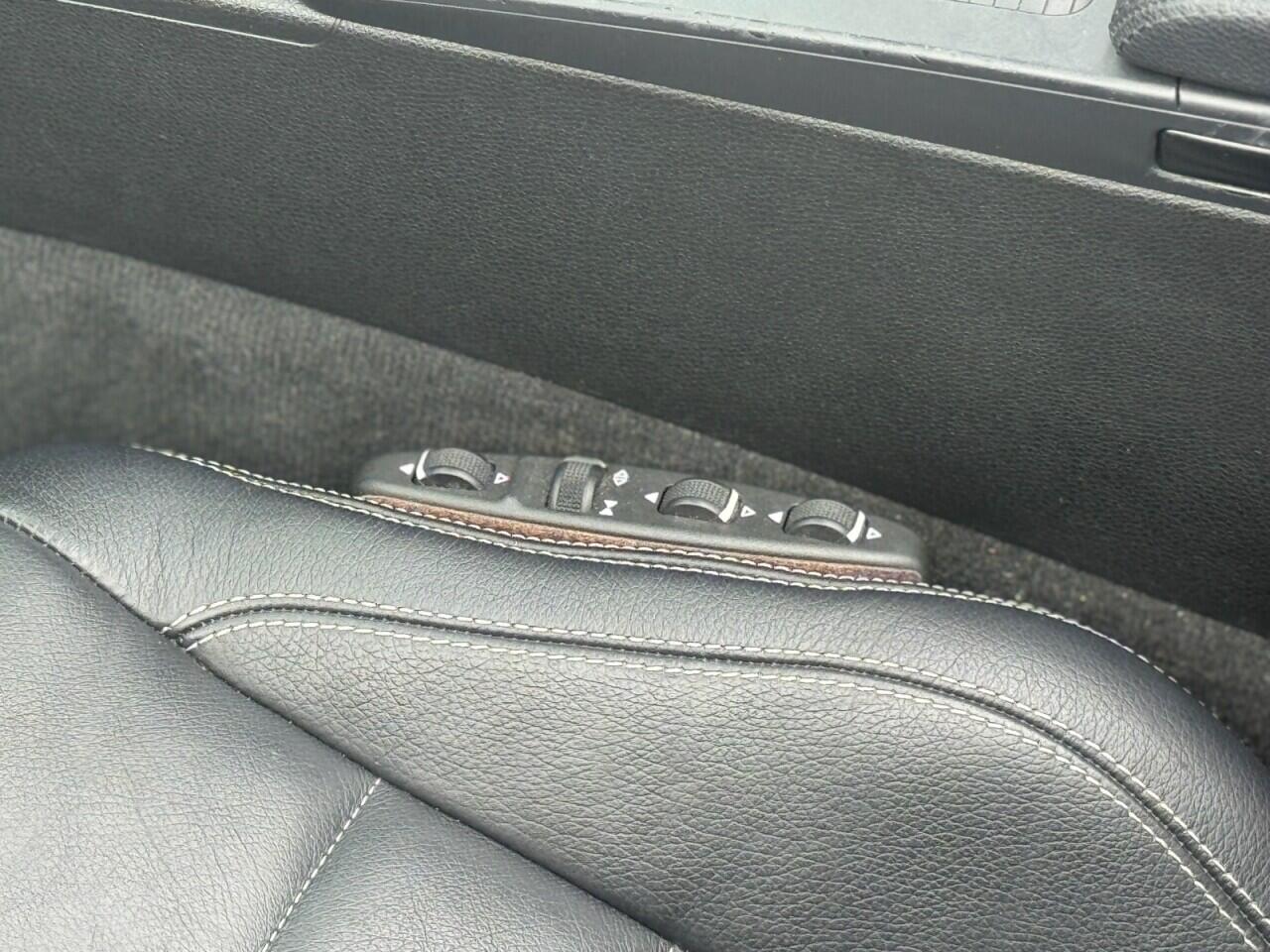 Mercedes-Benz E-Class view 26