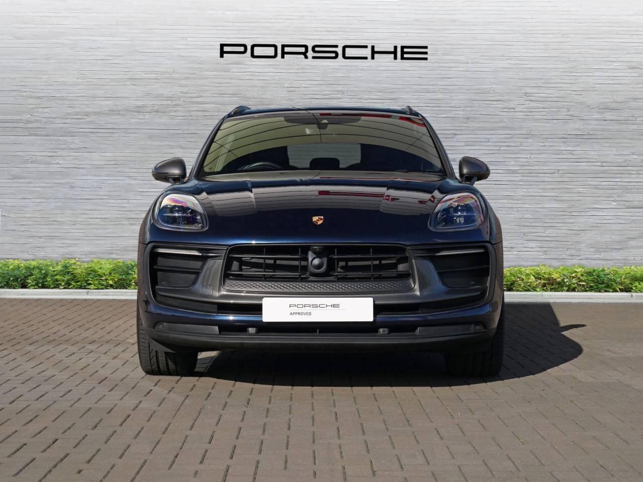 Porsche Macan view 3