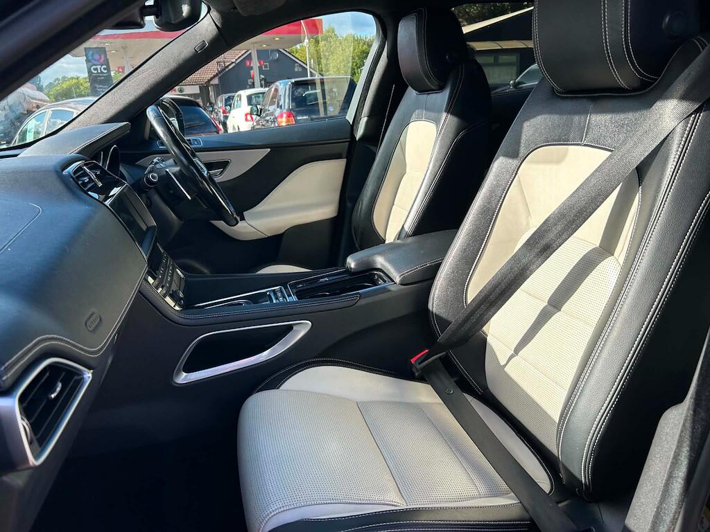 Jaguar F-Pace view 24