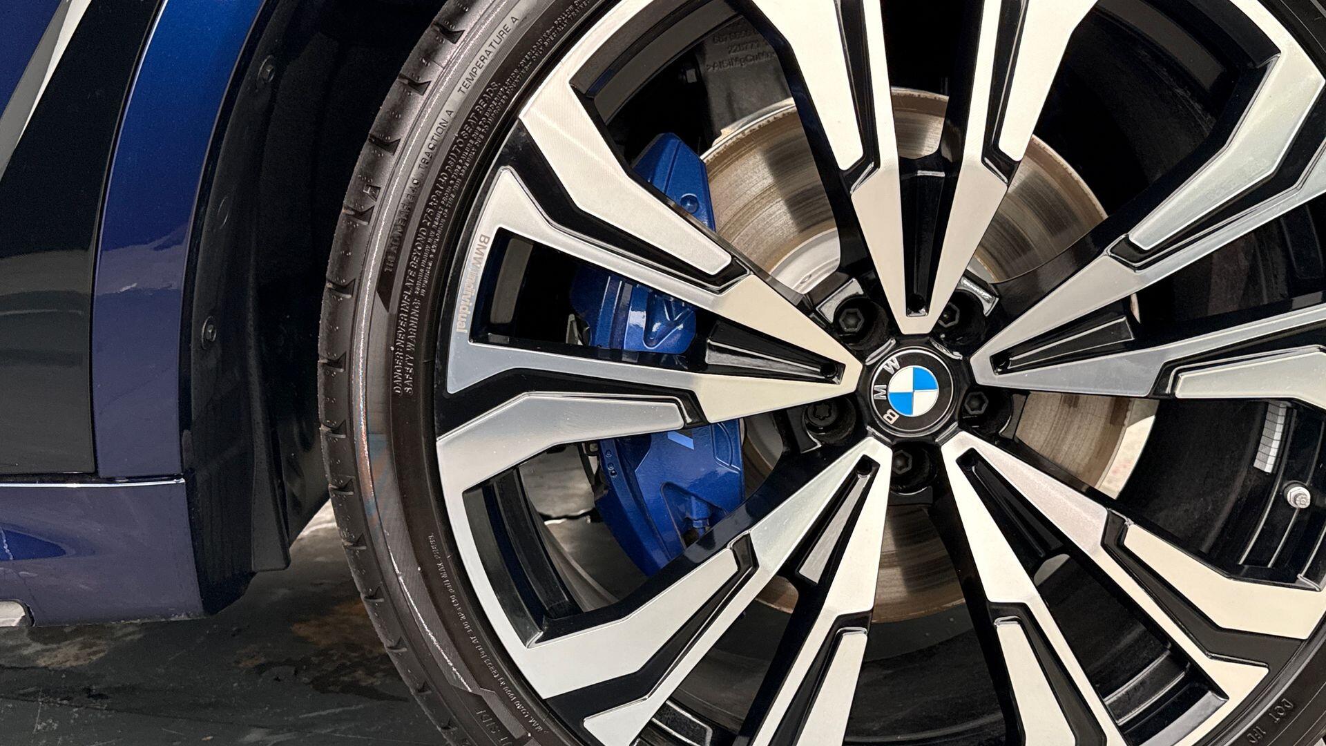 BMW X7 view 35