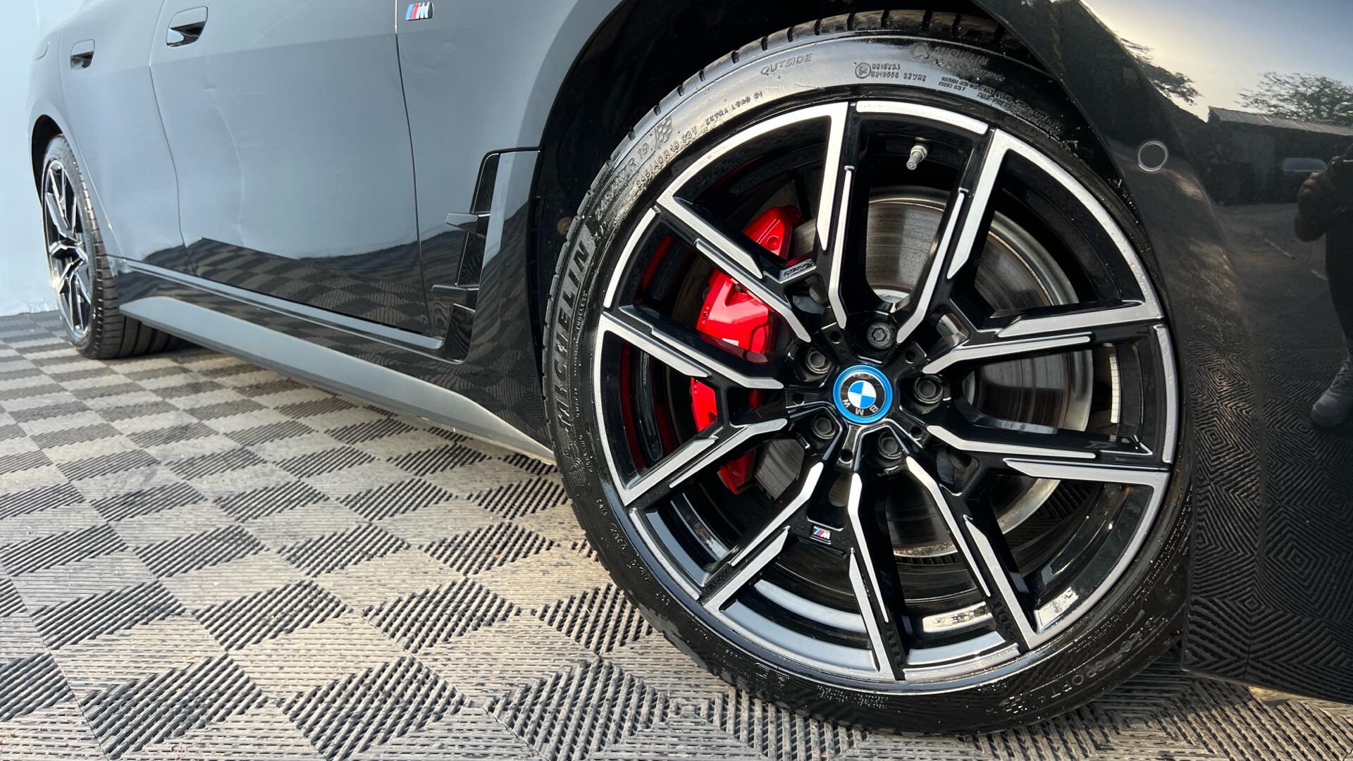BMW I4 view 25