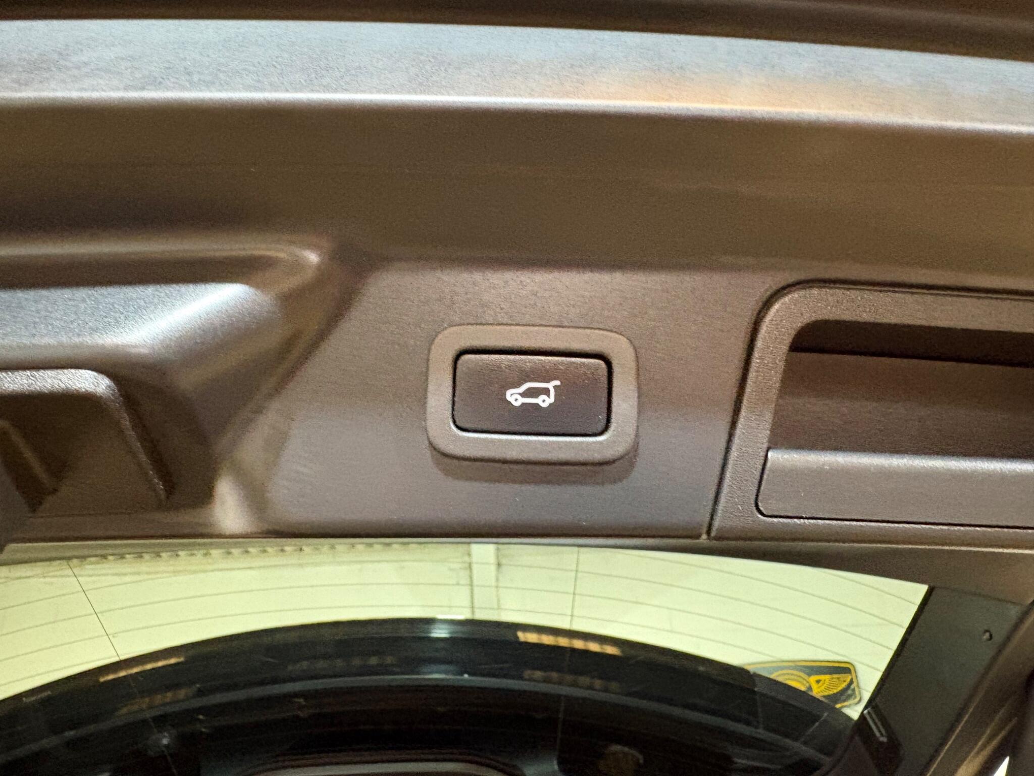 Land Rover Range Rover Velar view 42