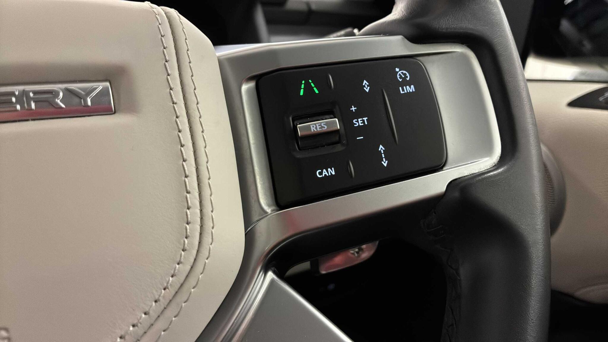 Land Rover Discovery view 28