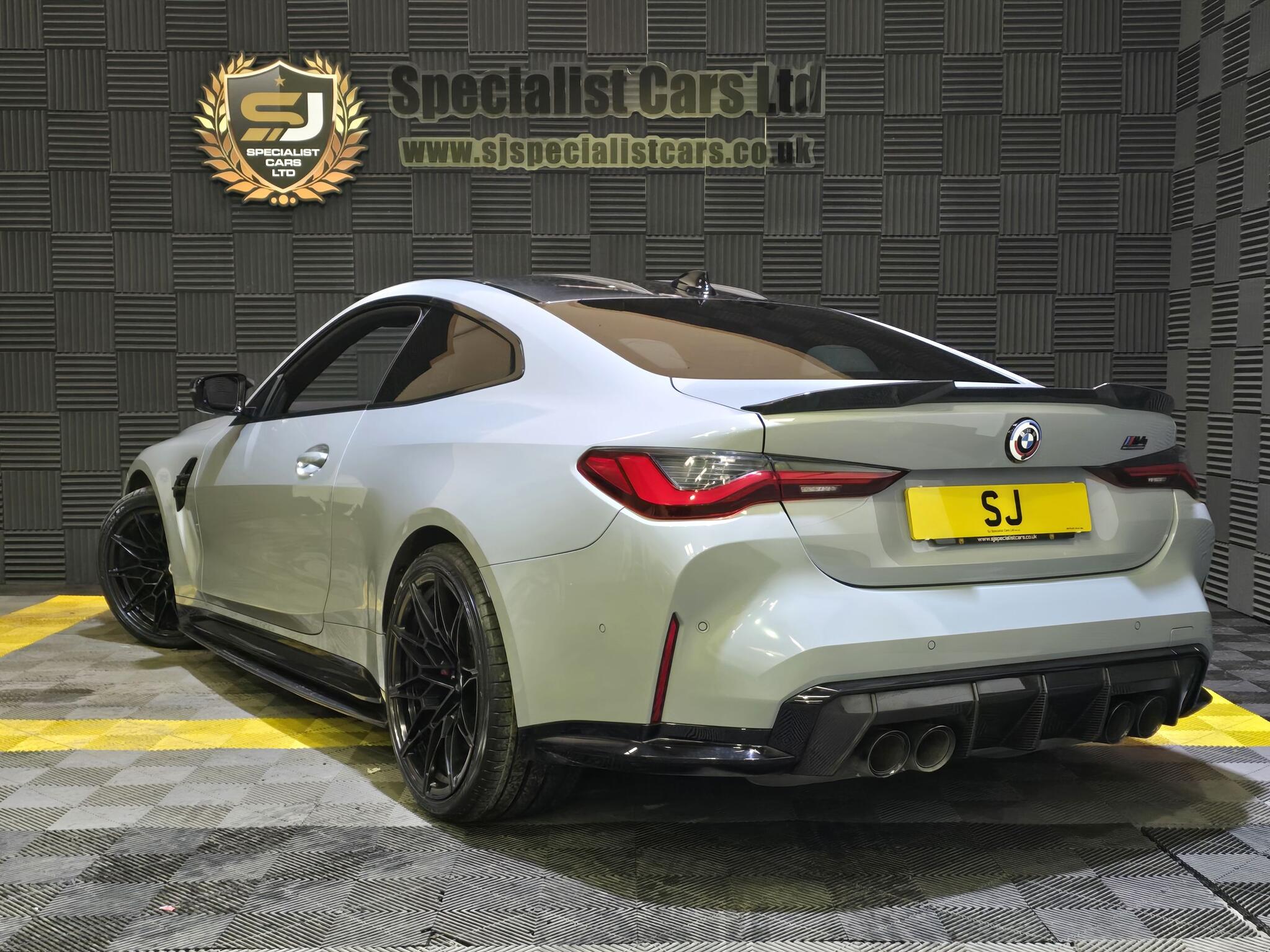 BMW M4 view 4