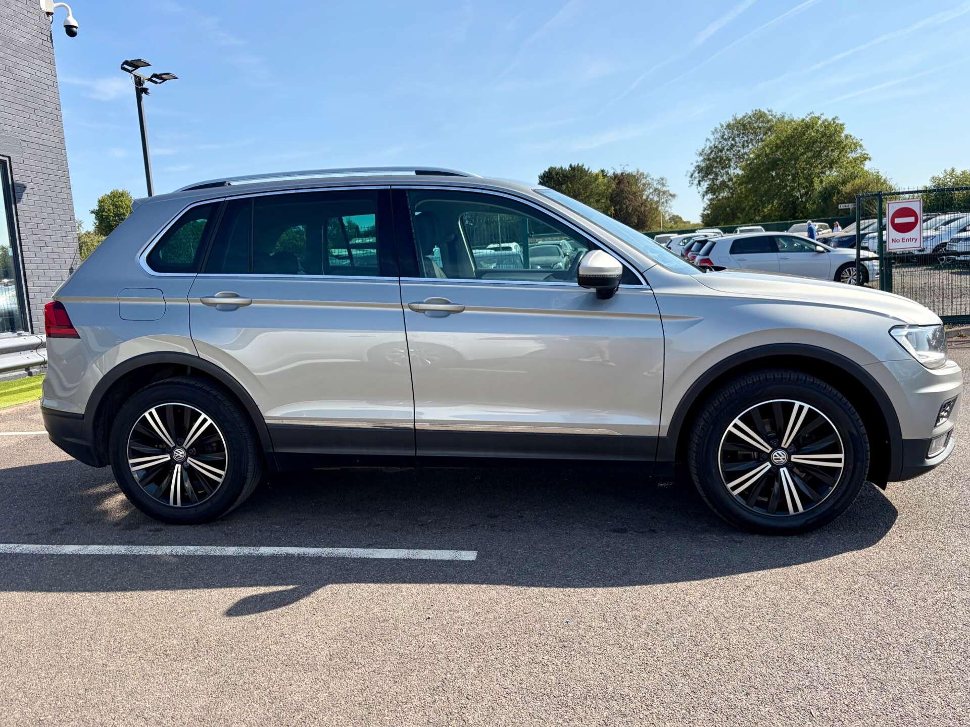Volkswagen Tiguan view 9