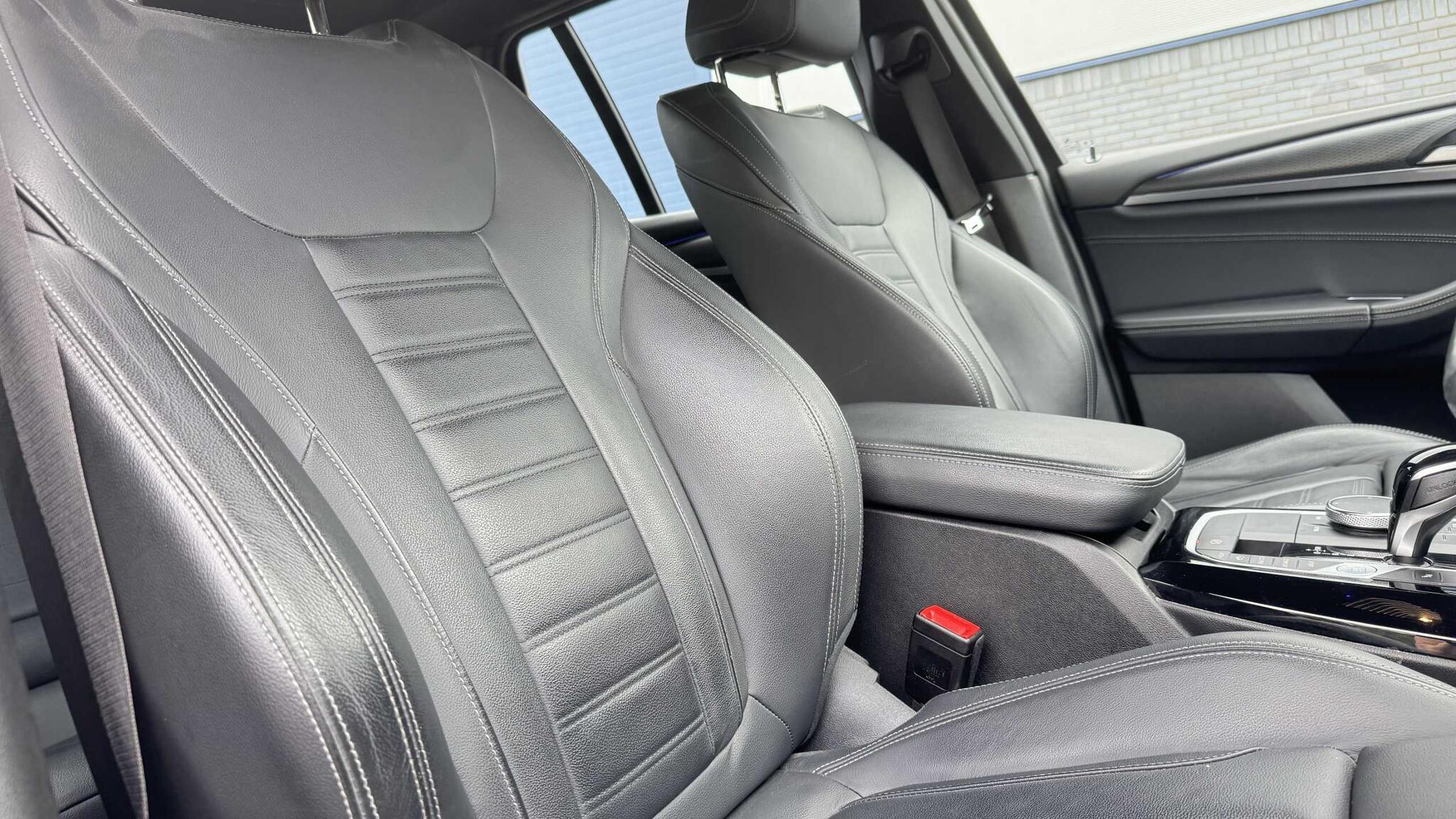 BMW X3 view 8