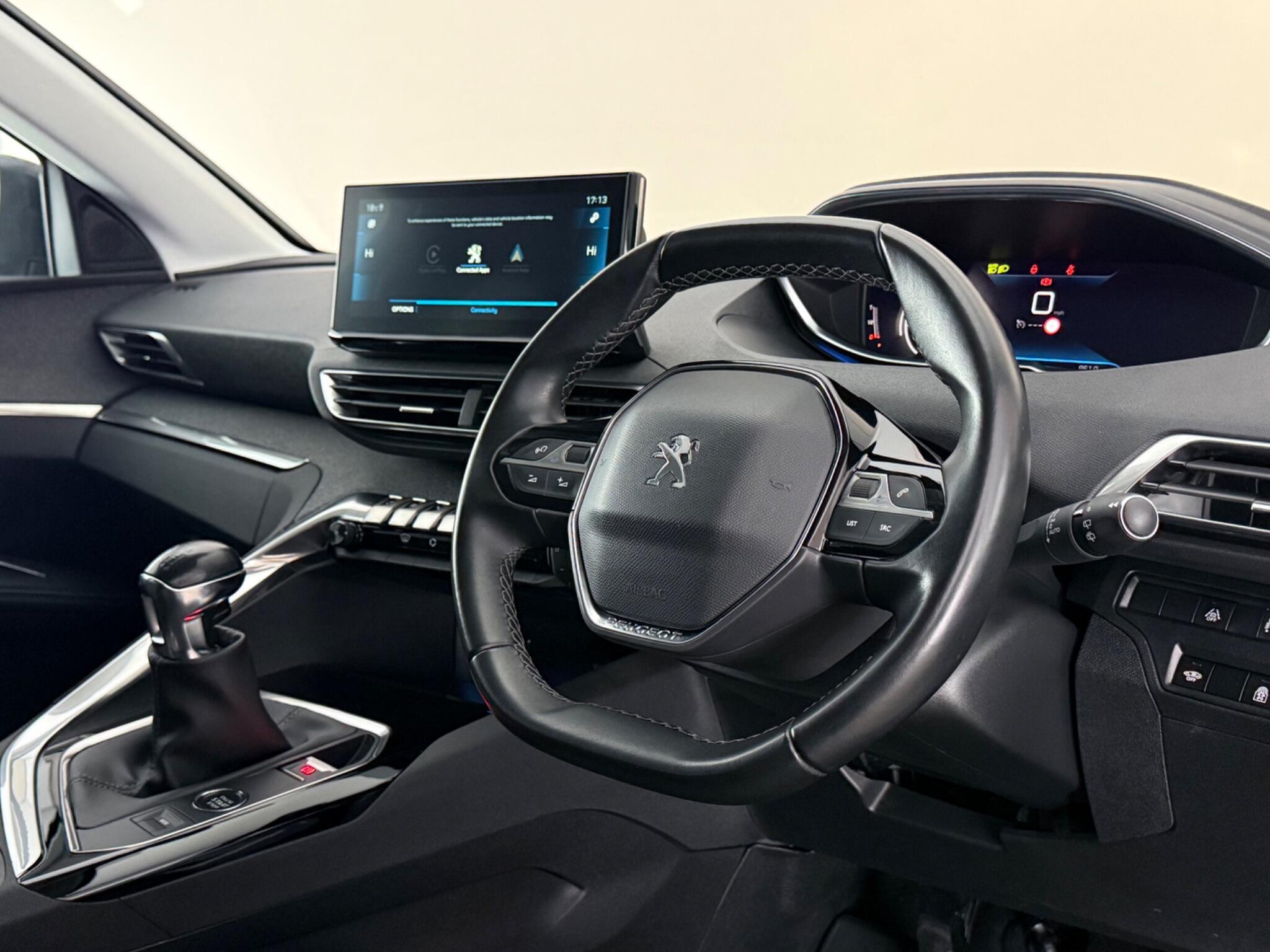 Peugeot 5008 view 3