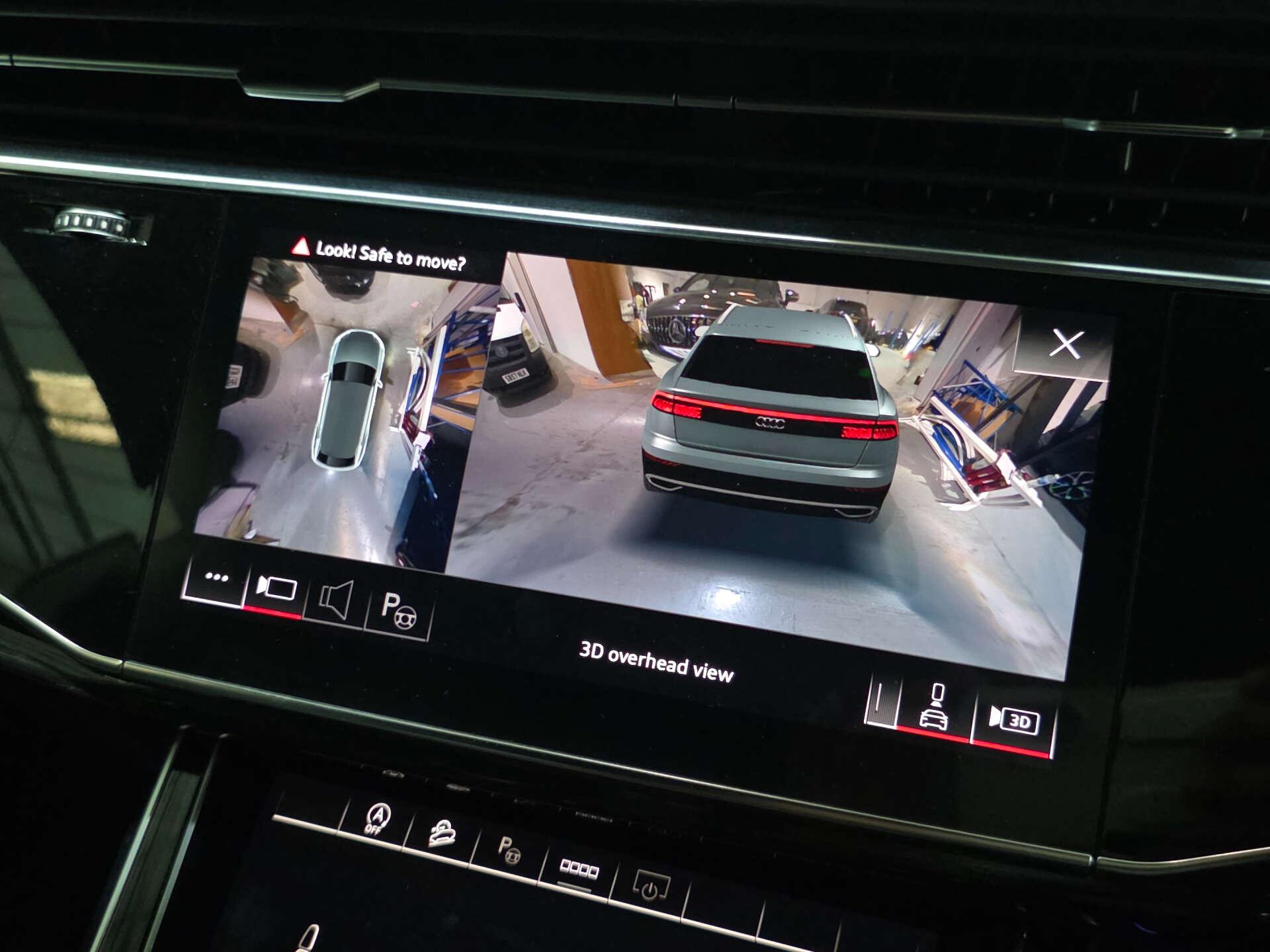 Audi Q8 view 33