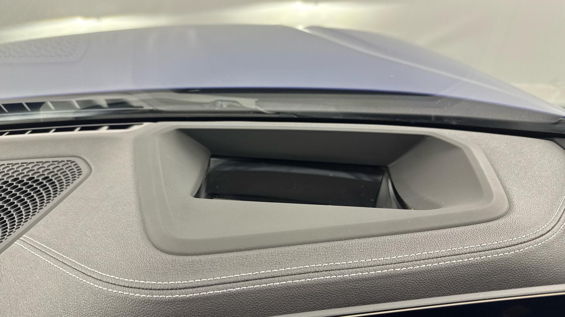 BMW I4 view 36