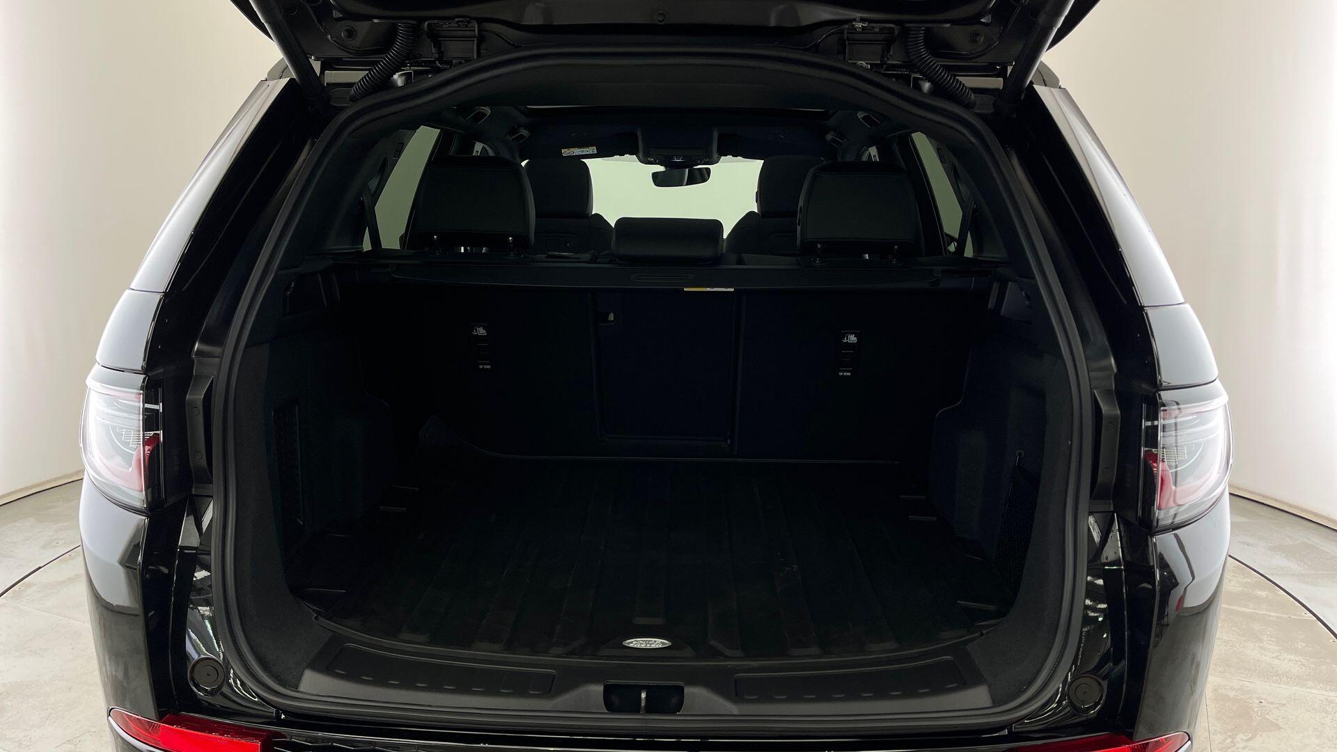 Land Rover Discovery Sport view 13