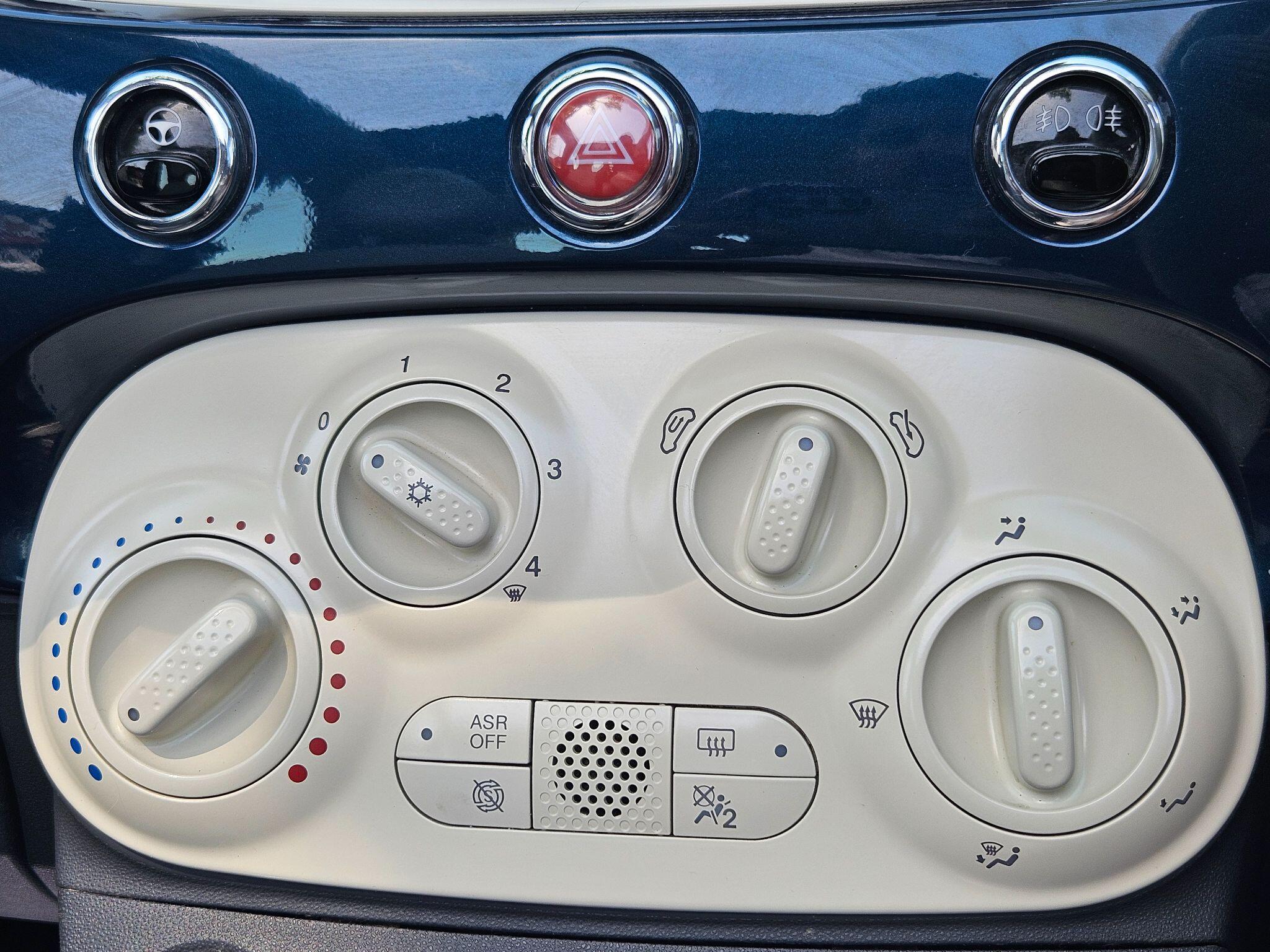 2015 Fiat 500C image 38