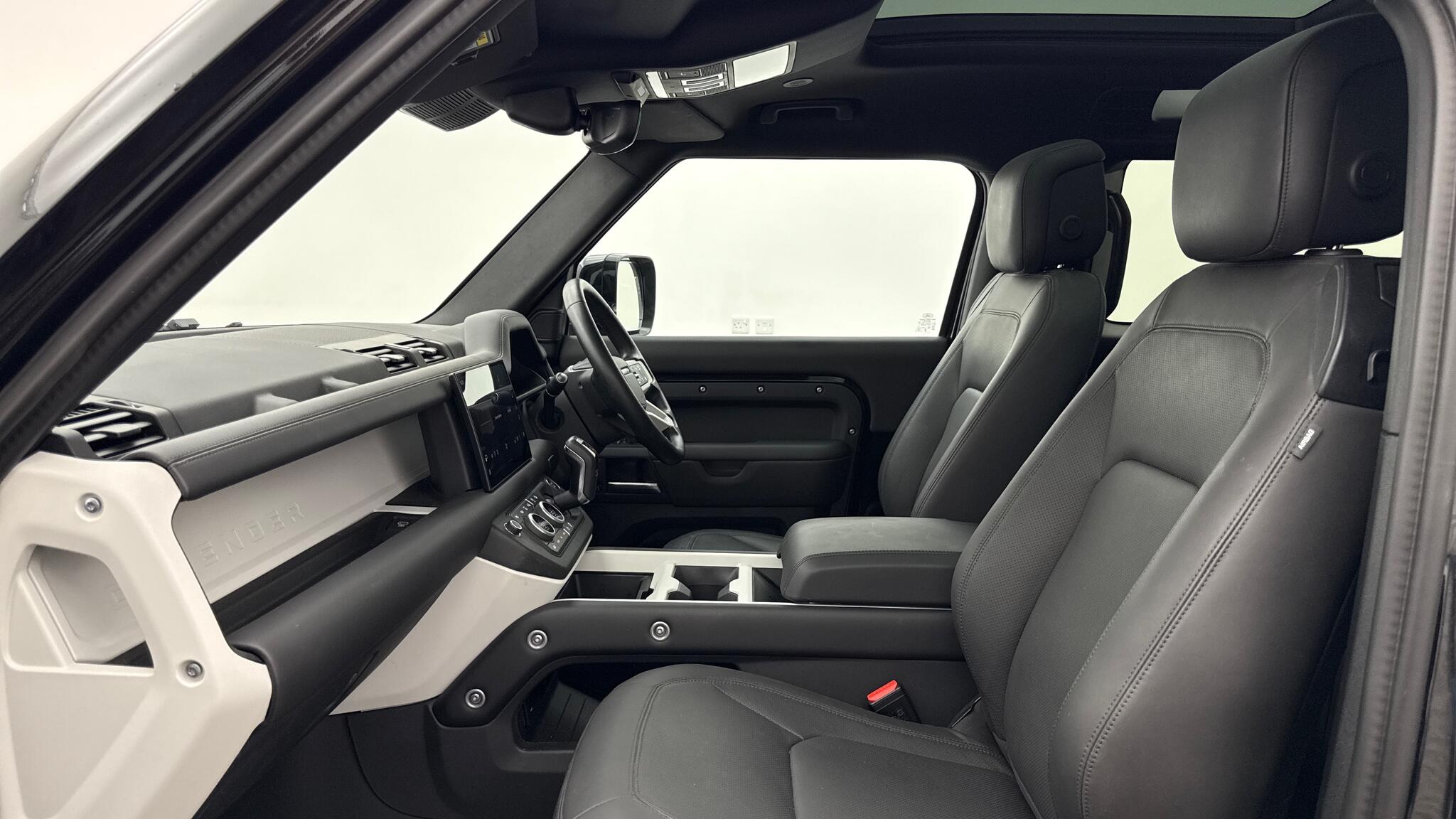 Land Rover Defender view 3