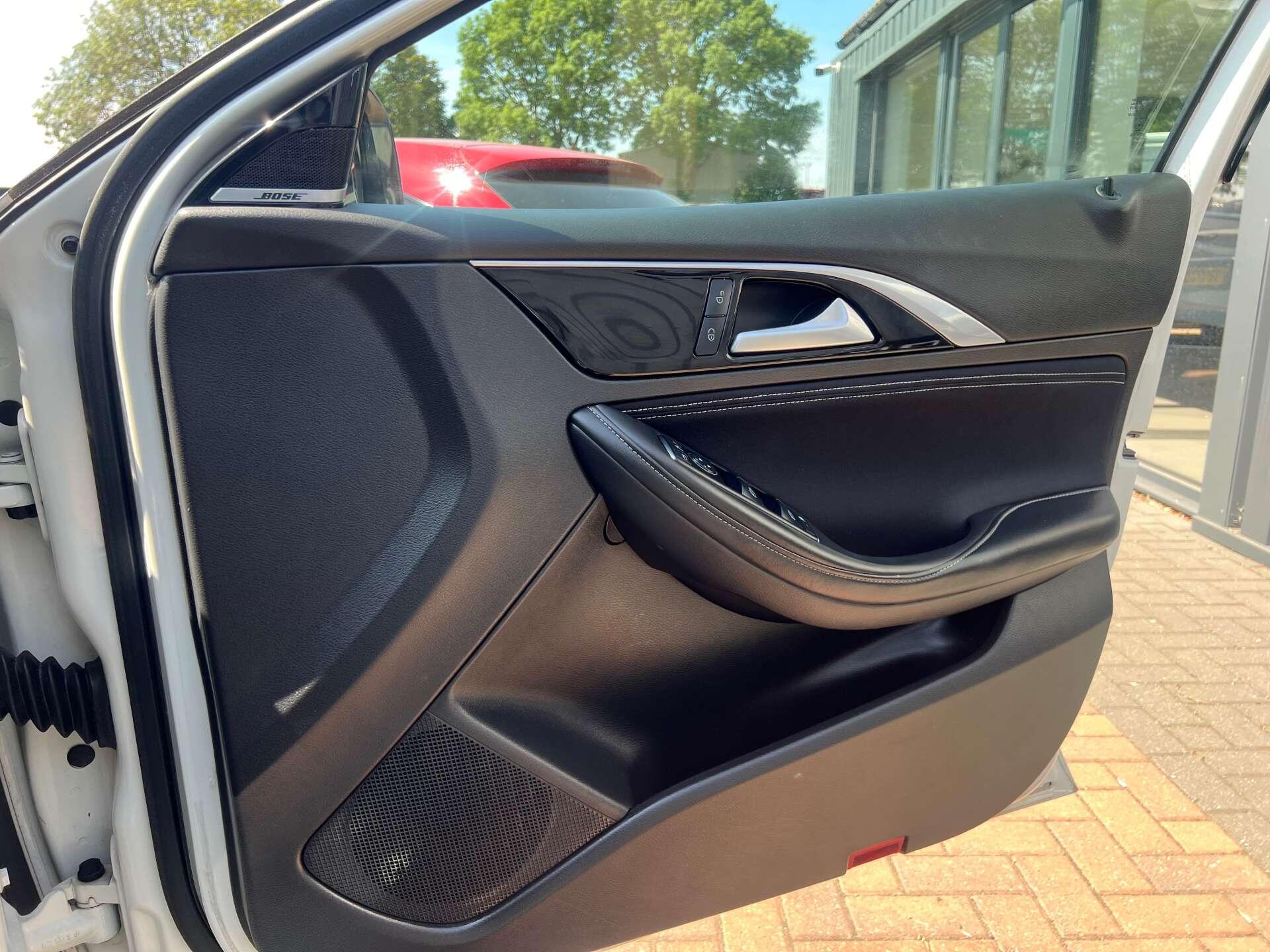 Infiniti Q30 view 18