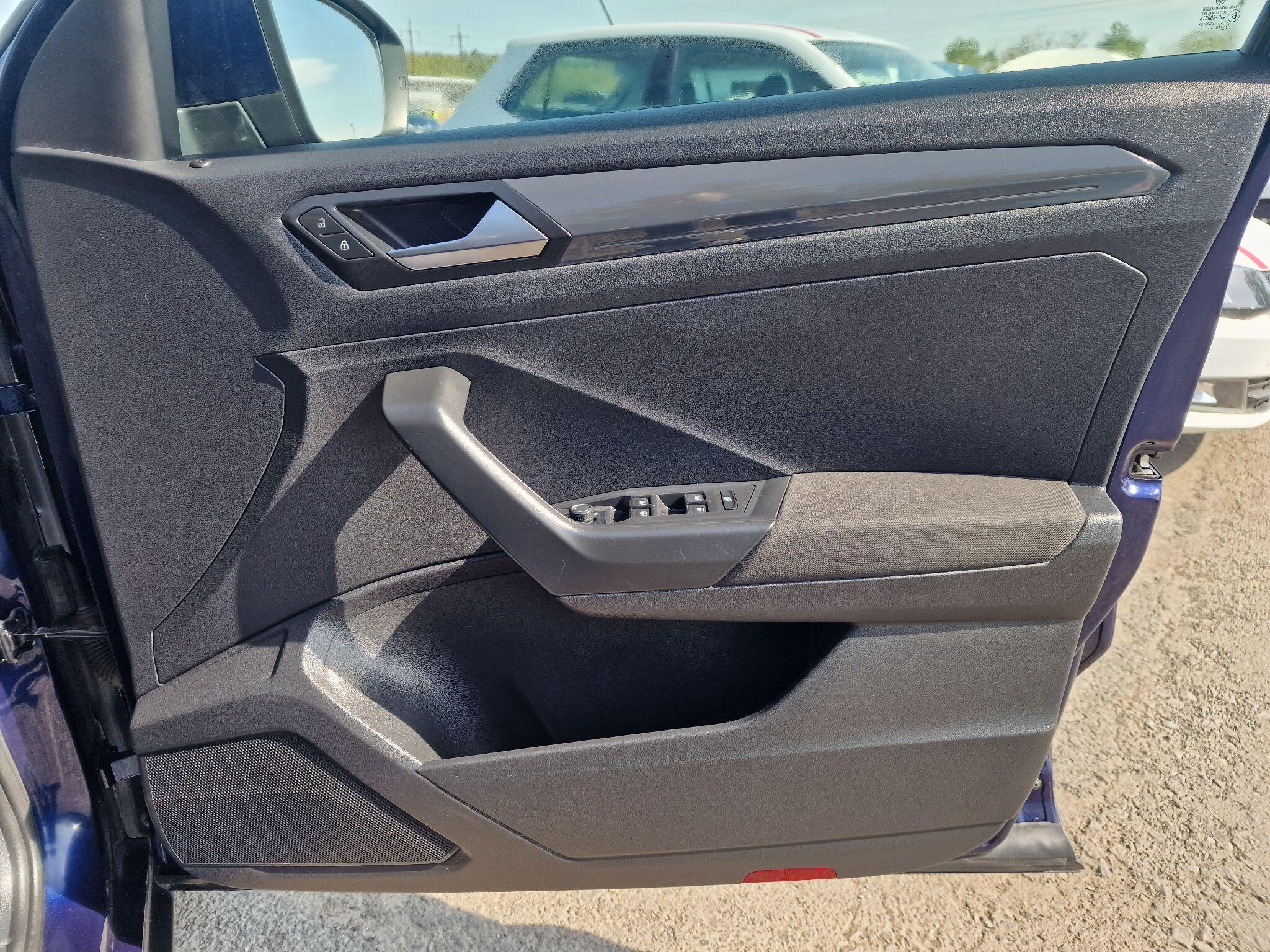 Volkswagen T-Roc view 46