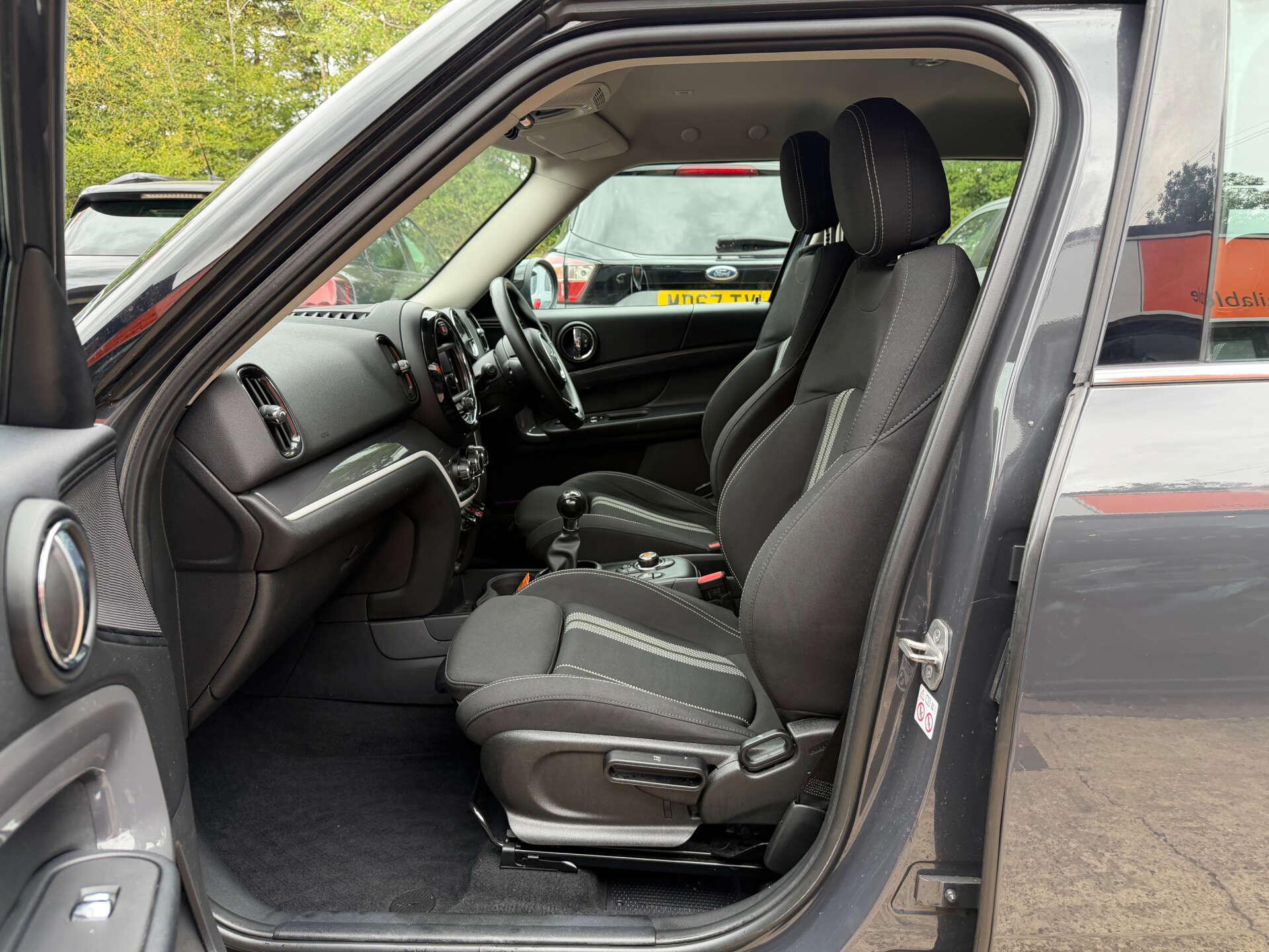Mini Countryman view 25