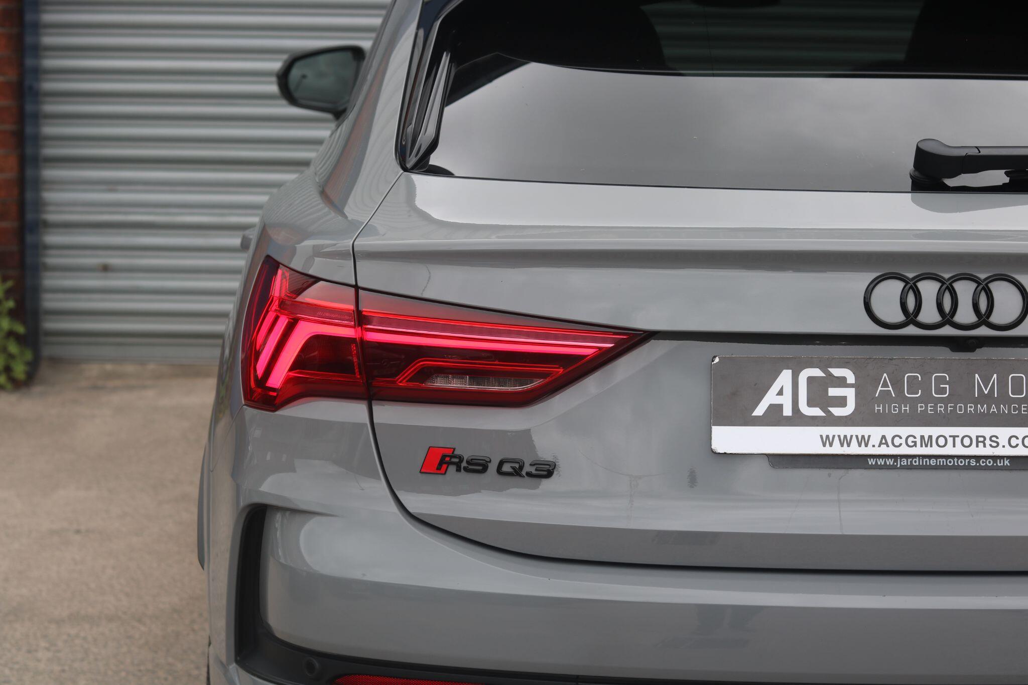 Audi RS Q3 view 11