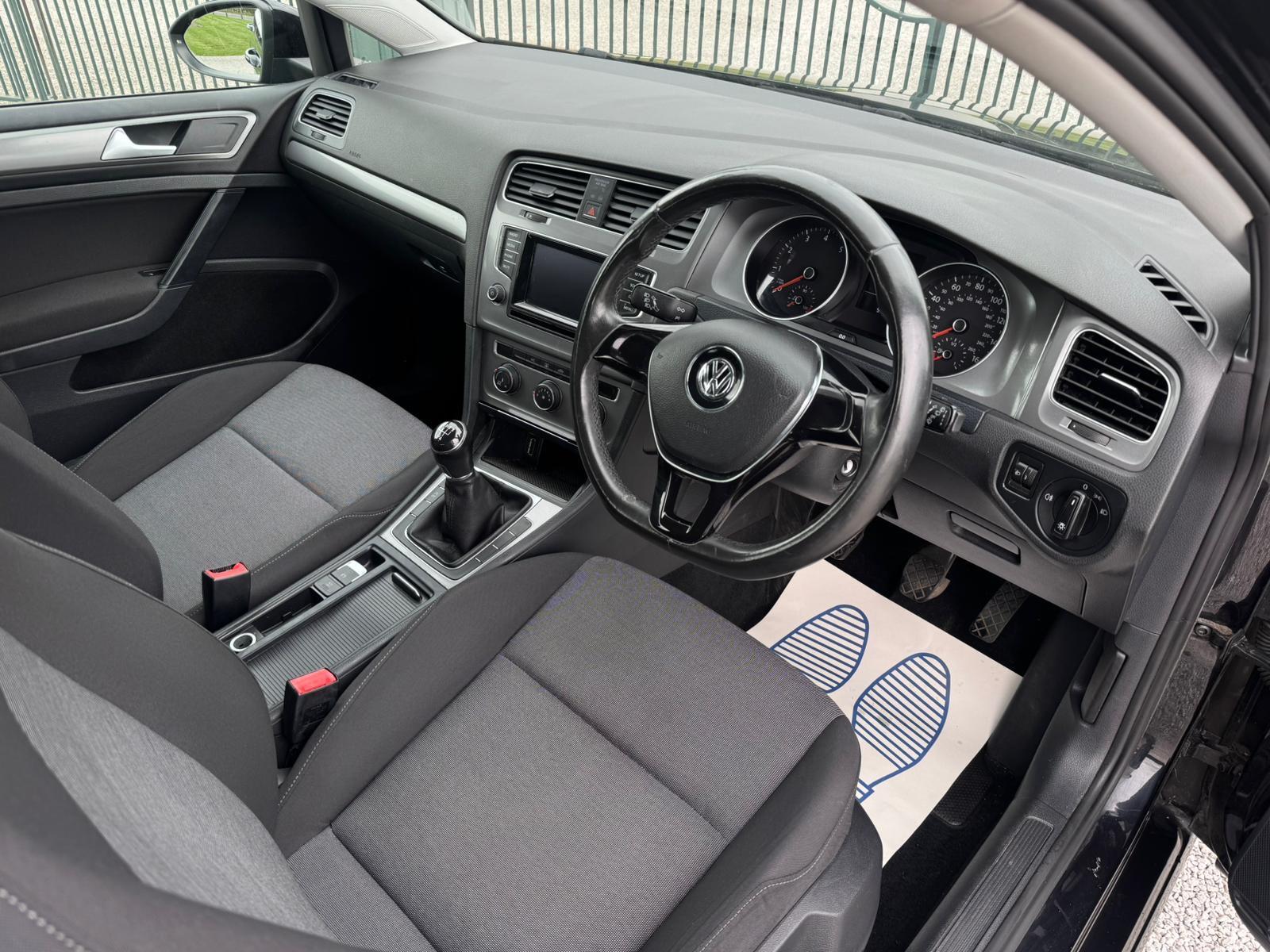 2013 Volkswagen Golf image 11