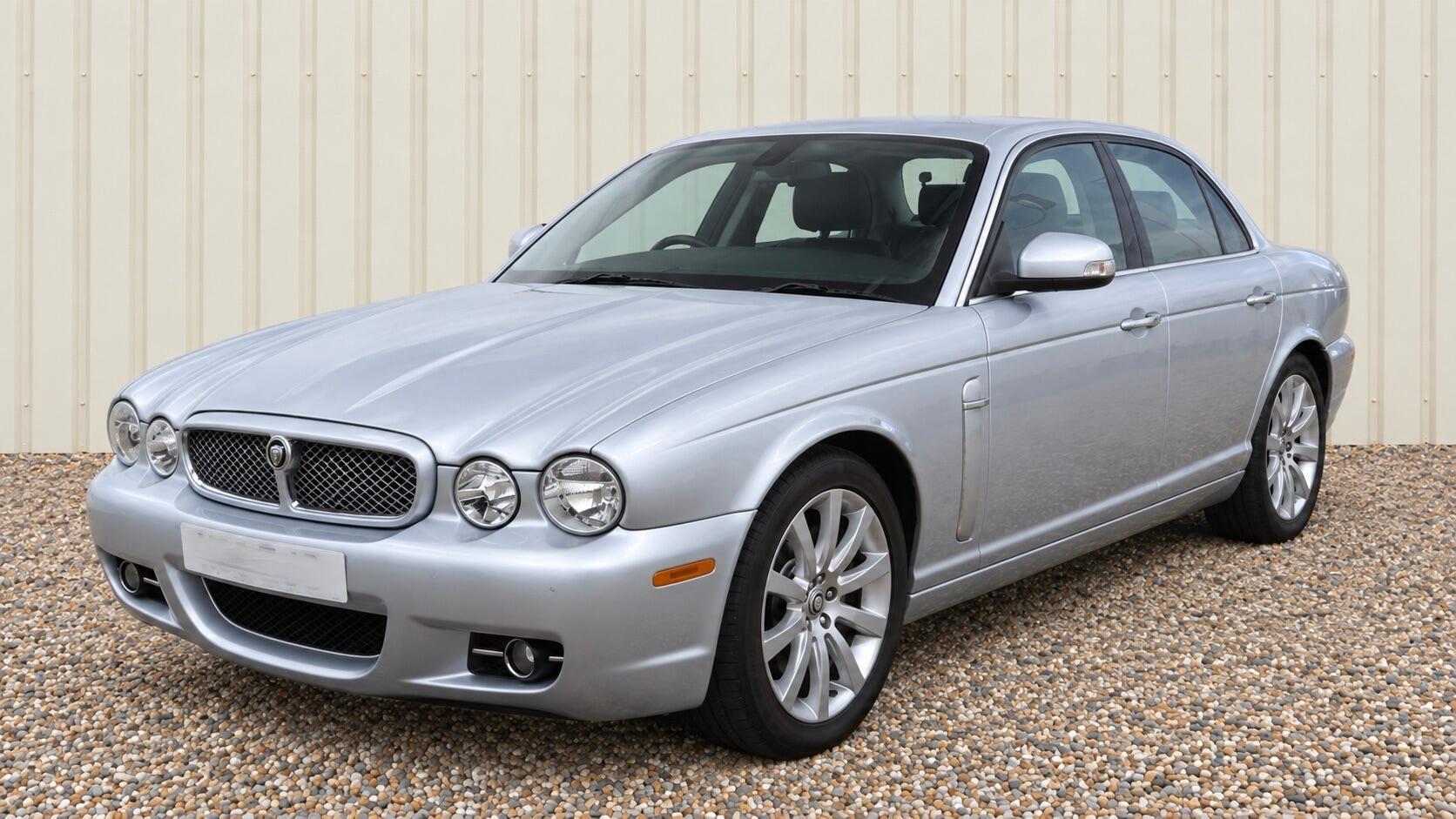 Jaguar XJ view 2