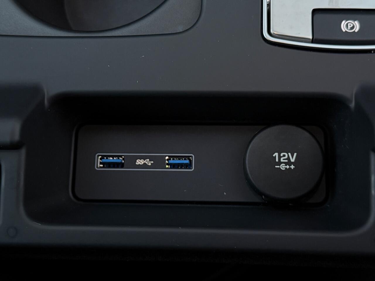Land Rover Discovery view 30