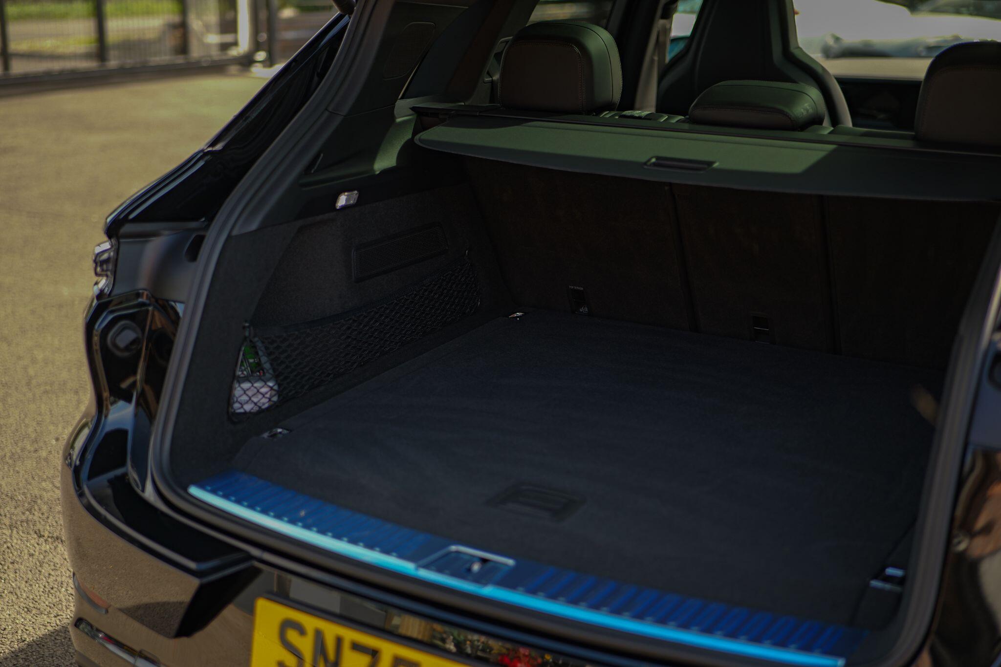 Porsche Cayenne view 38