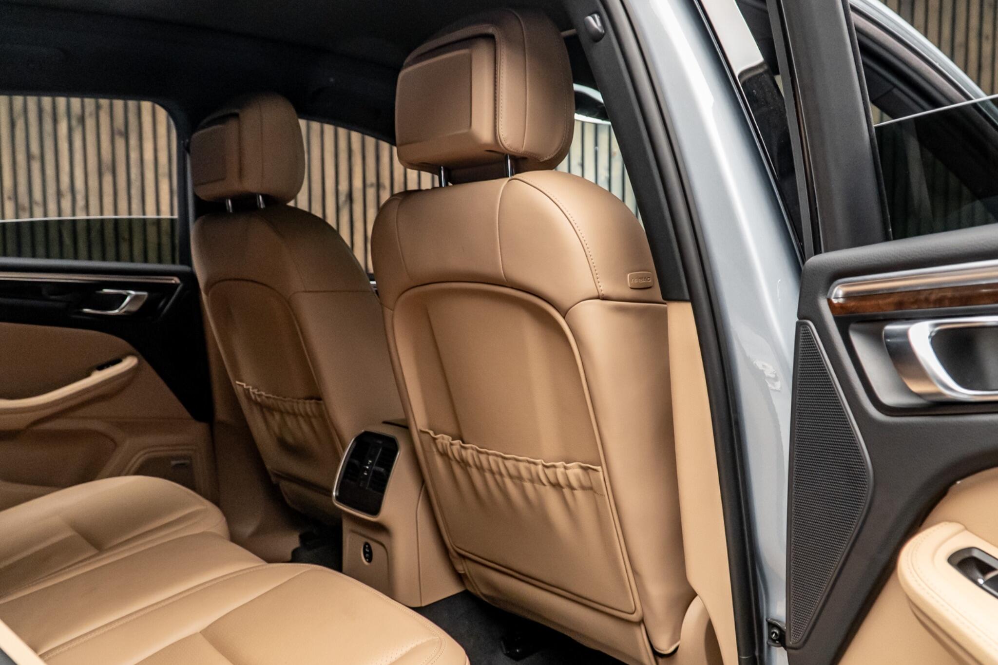 Porsche Macan view 44