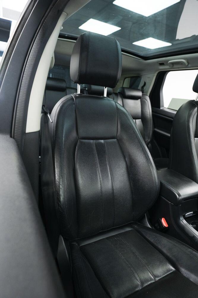 Land Rover Discovery Sport view 12