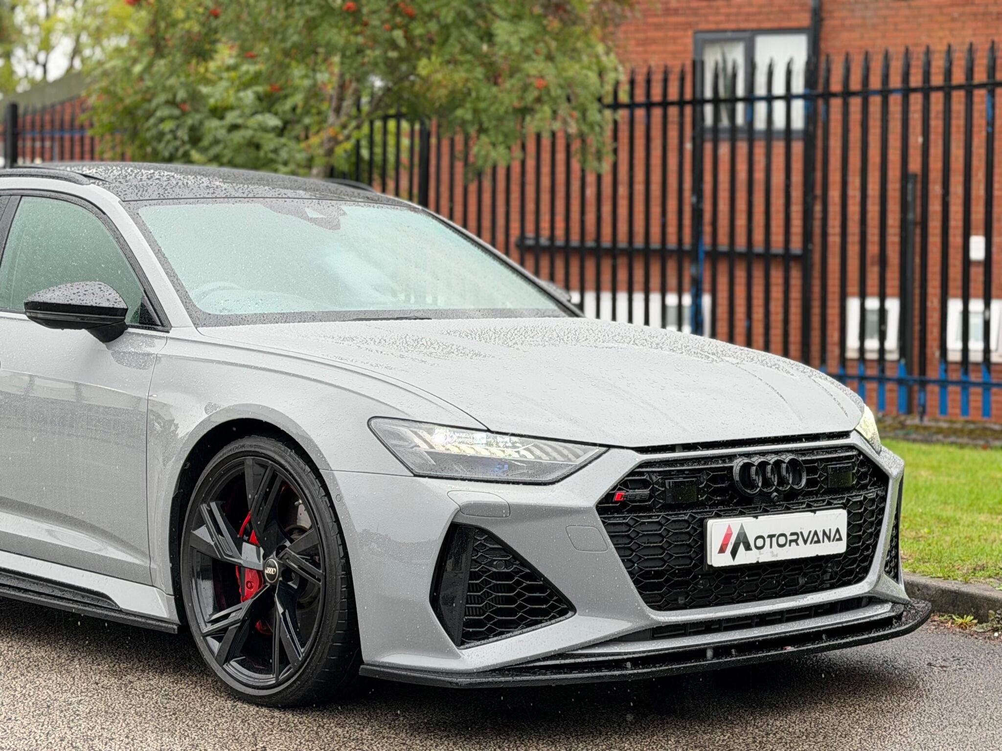 Audi RS6 view 11