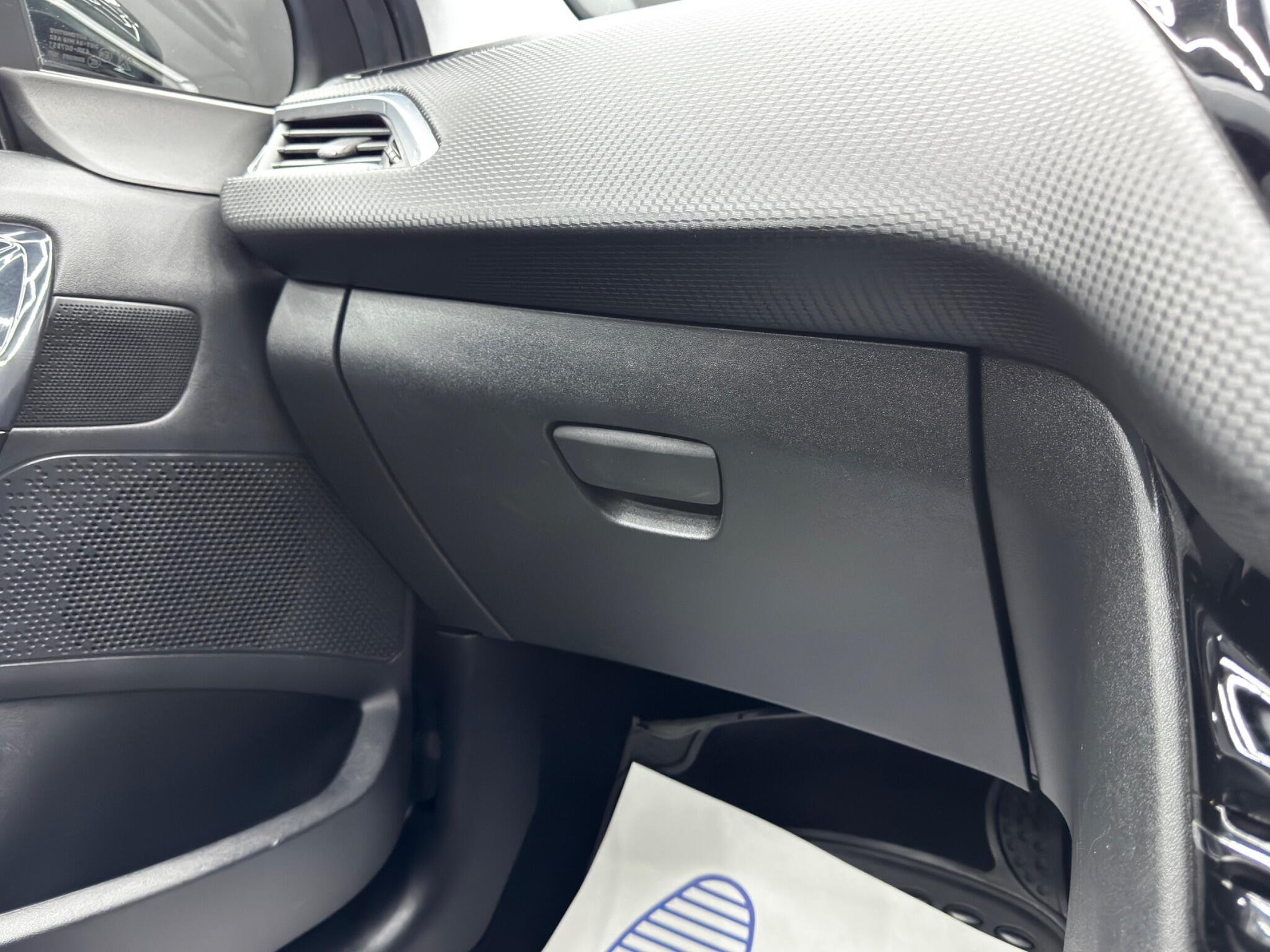 Peugeot 208 view 30