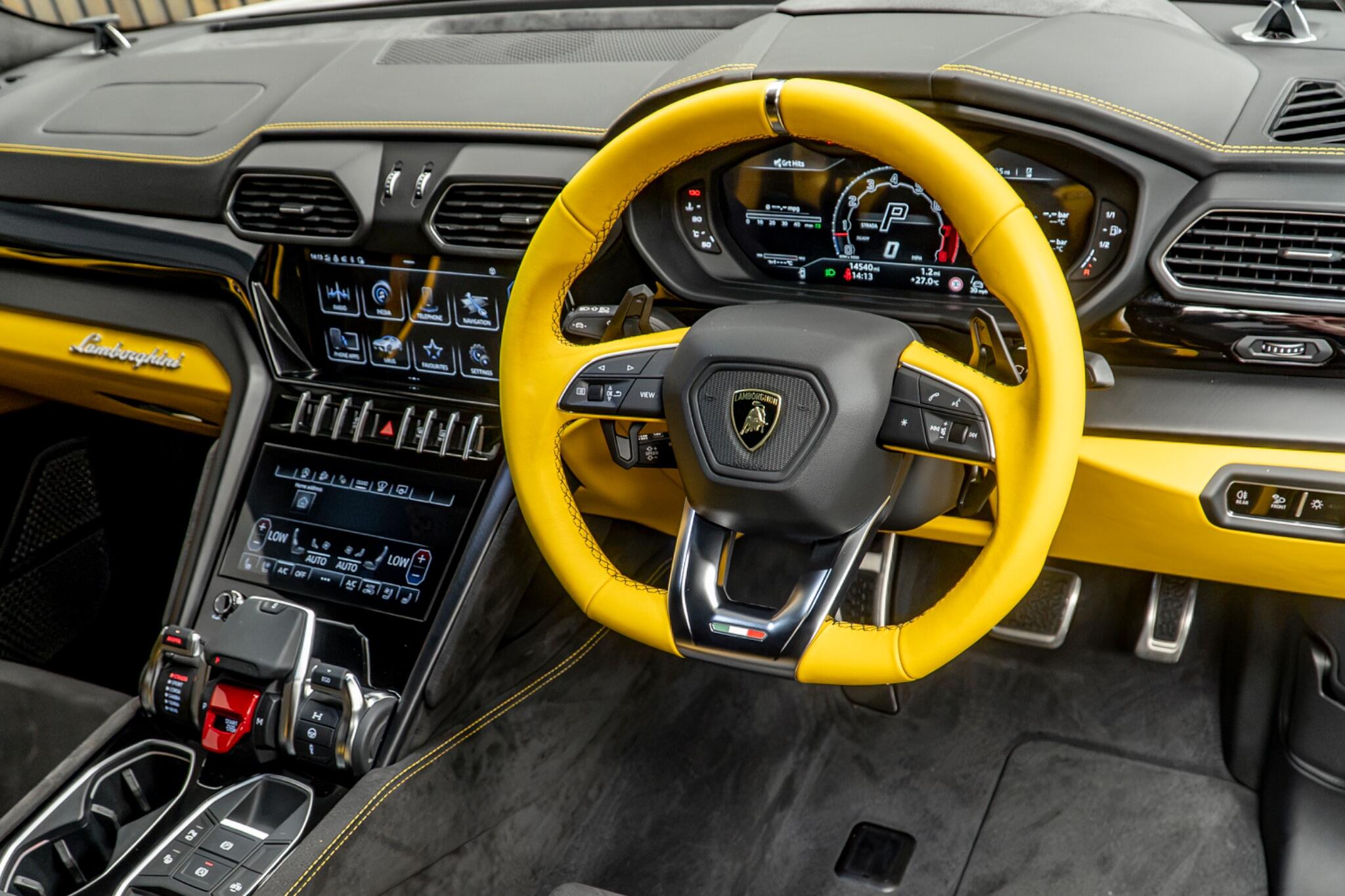 Lamborghini Urus view 23