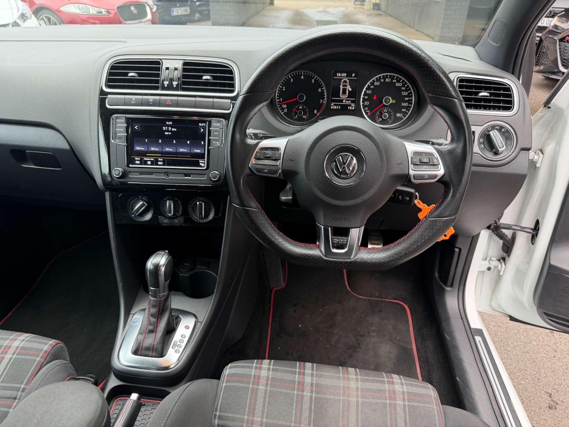 Volkswagen Polo view 3