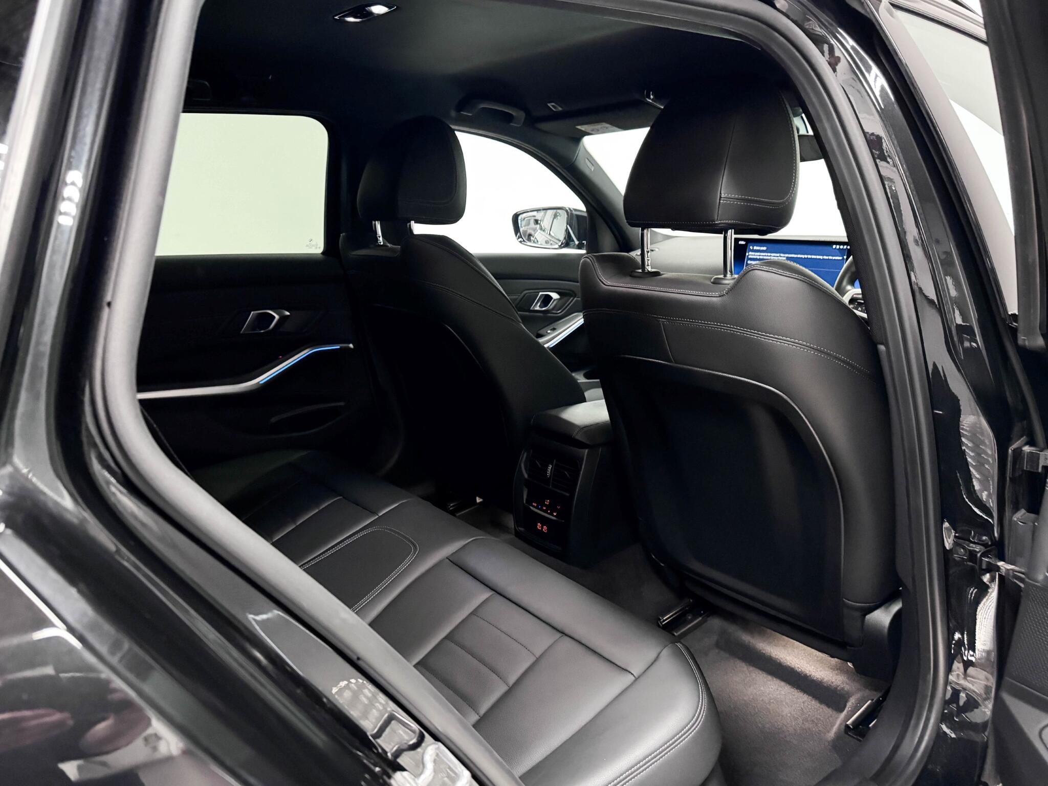 BMW 3 Series view 11