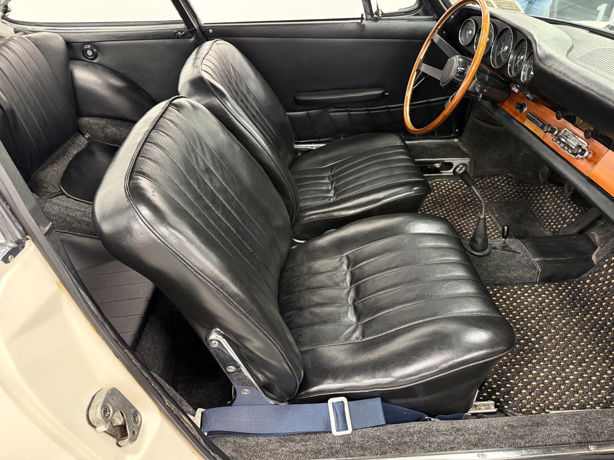 Porsche 911 view 13