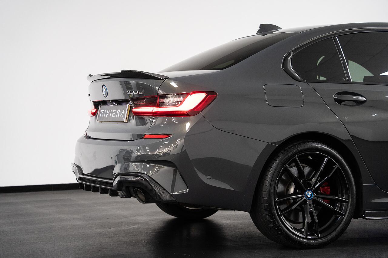 BMW 3 Series view 44