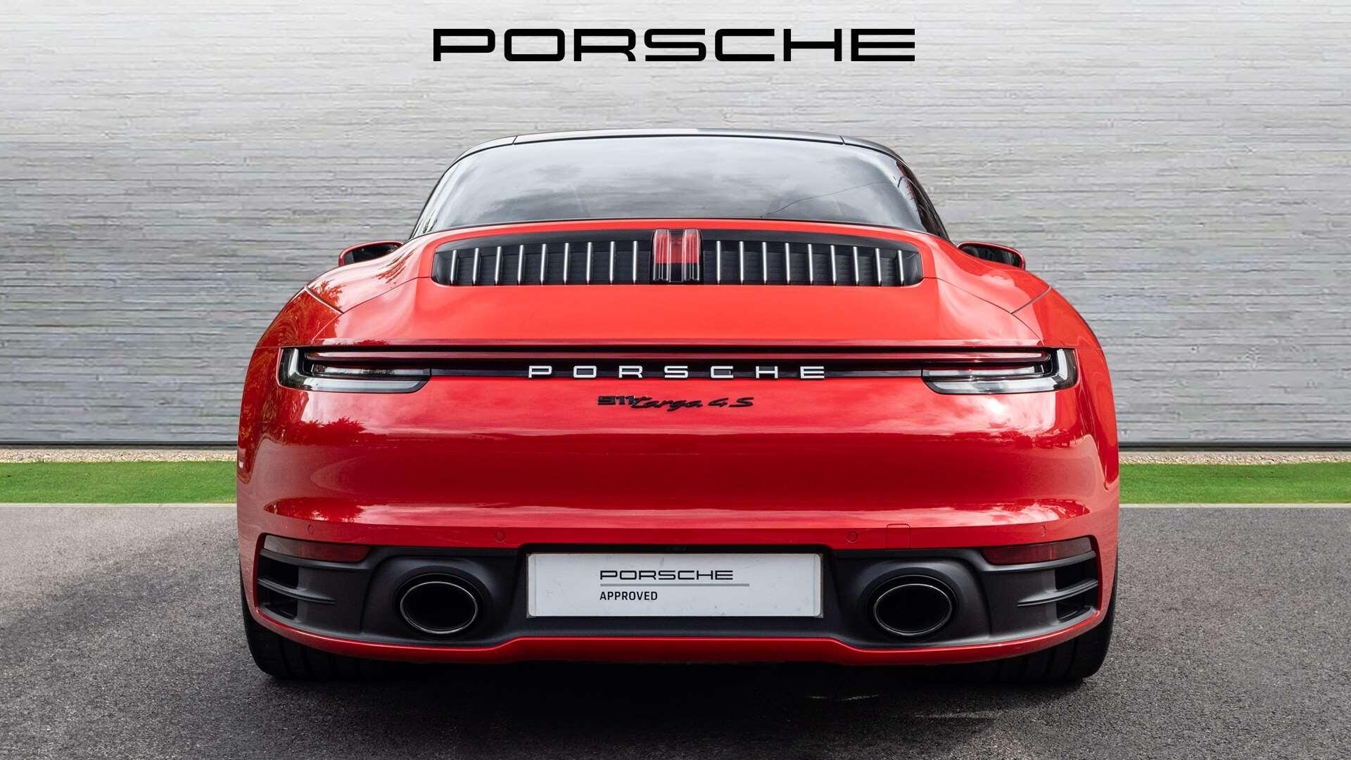 Porsche 911 view 12