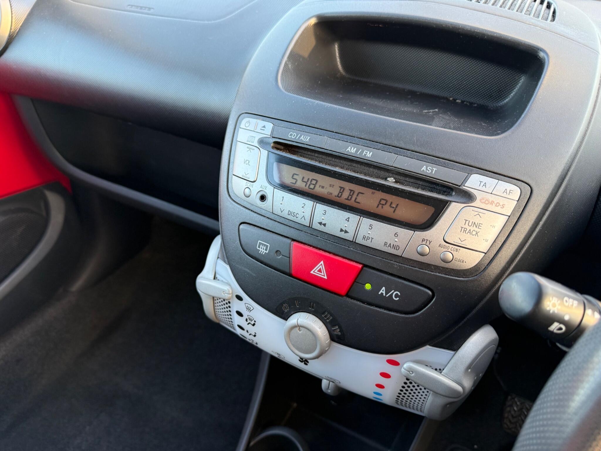 Peugeot 107 1.0 12V Active Euro 5 5dr — photo 32 of 86