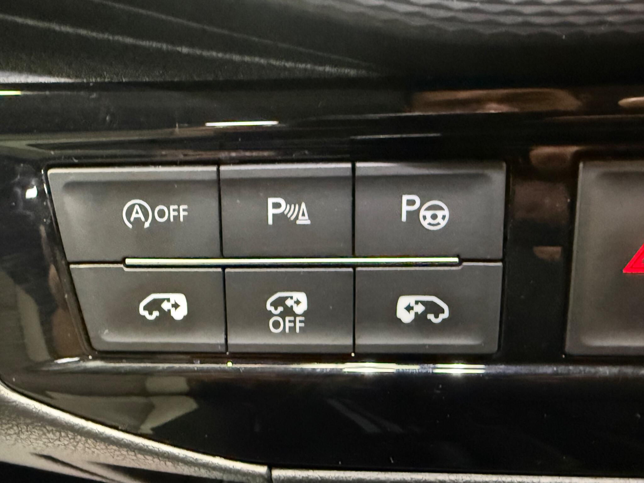 Volkswagen Caravelle view 25