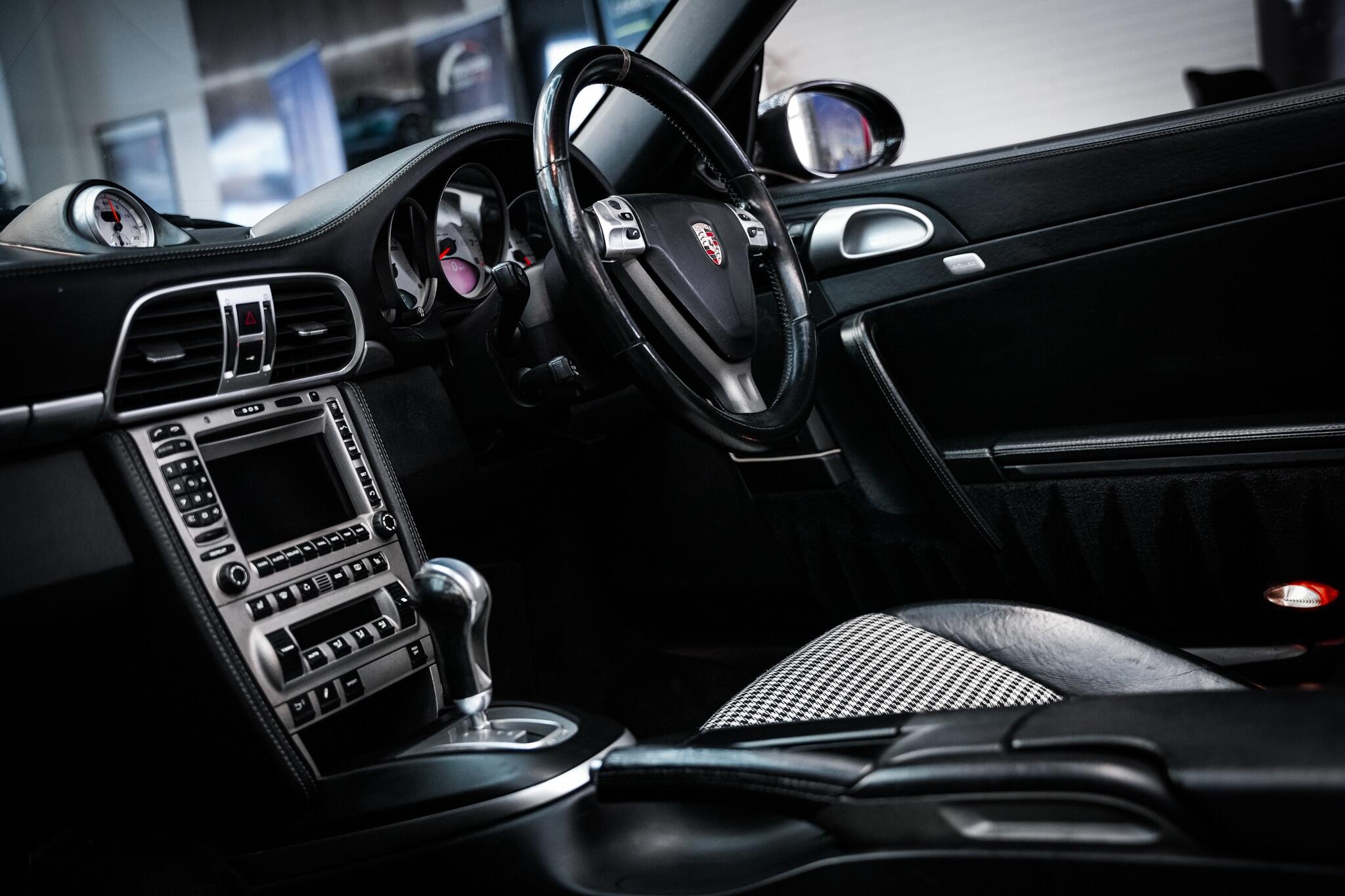 Porsche 911 view 3