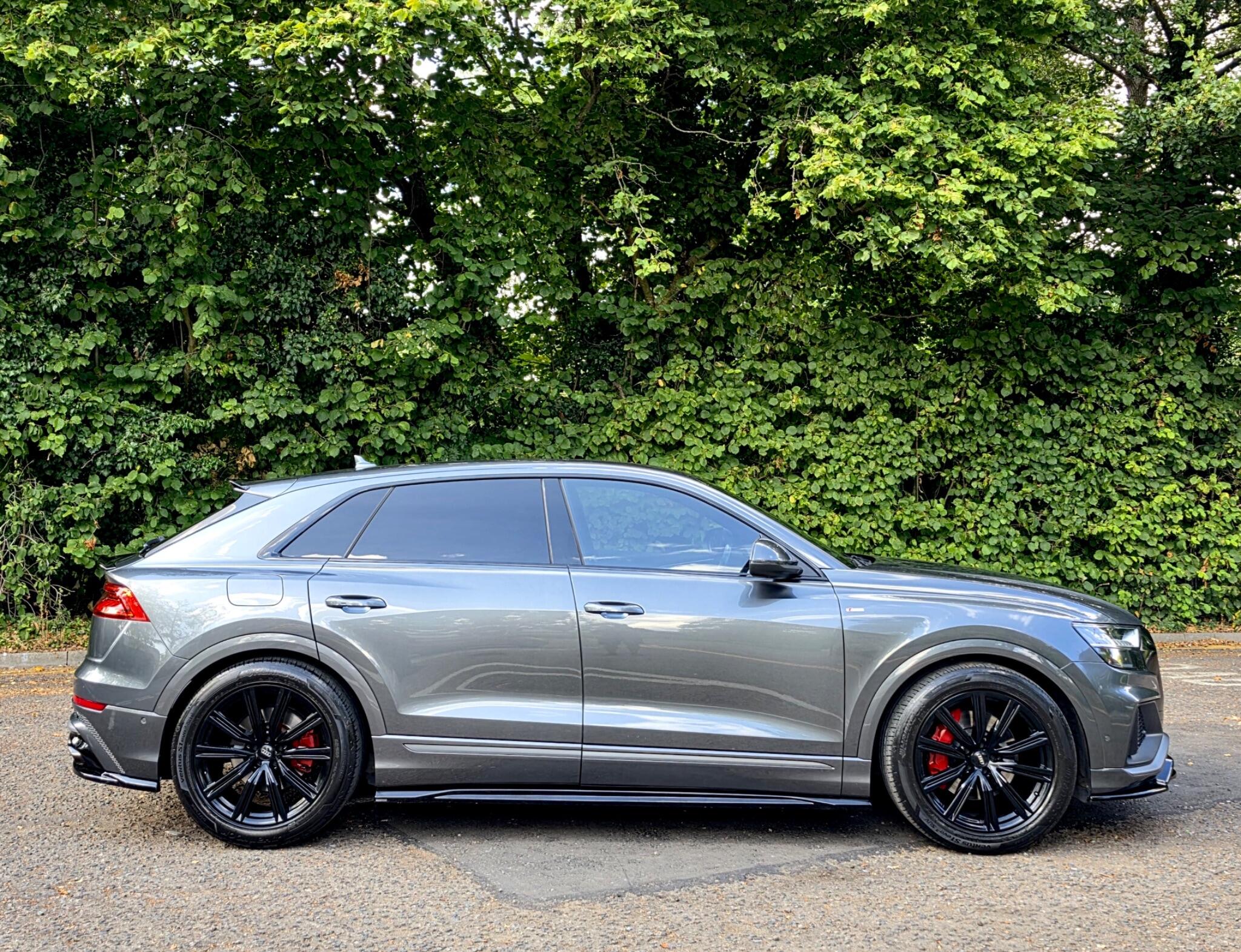 Audi Q8 view 15