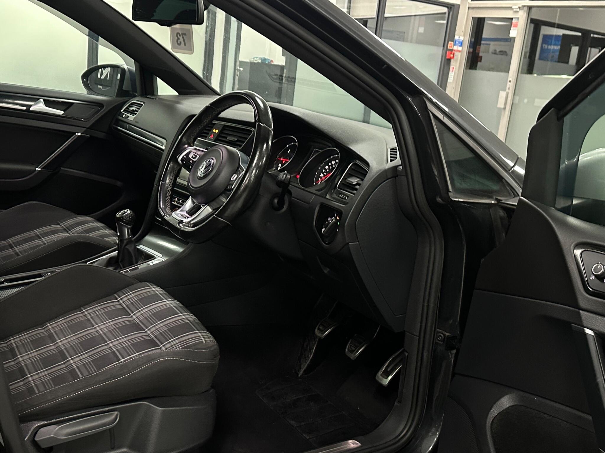 Volkswagen Golf view 20