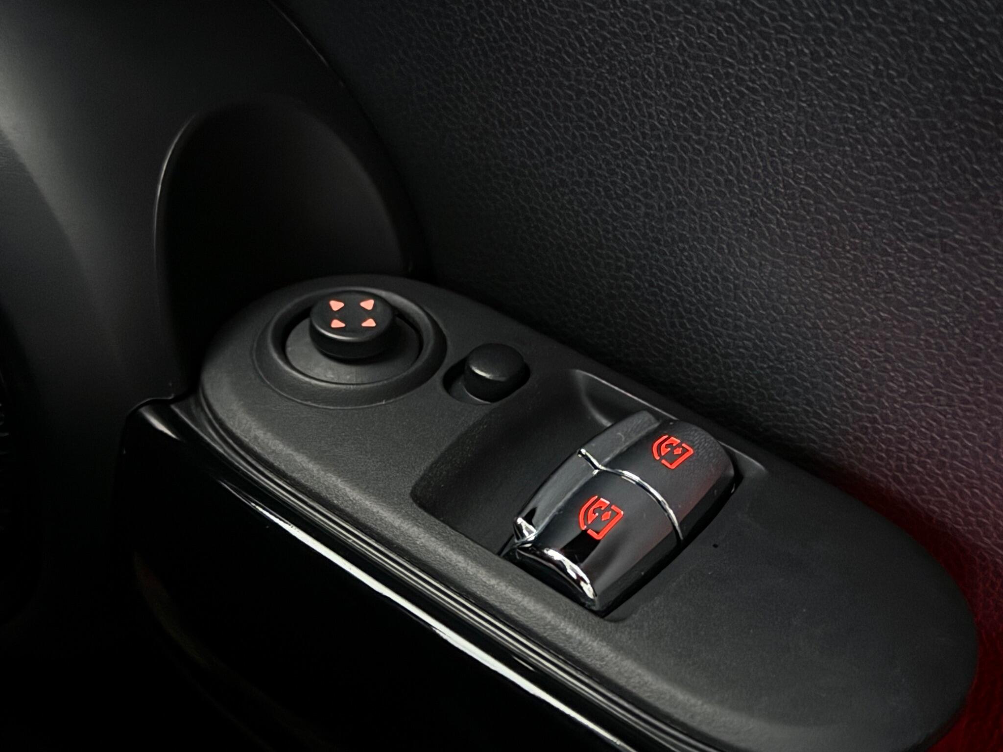 Mini Hatch view 18